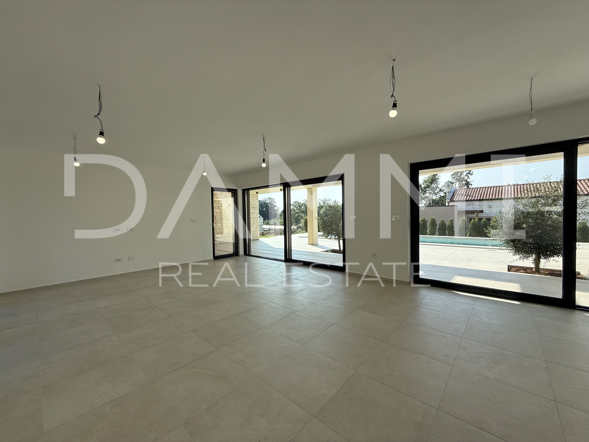 ISTRIA, ŽMINJ - Richly furnished Villa near the center of Žminj