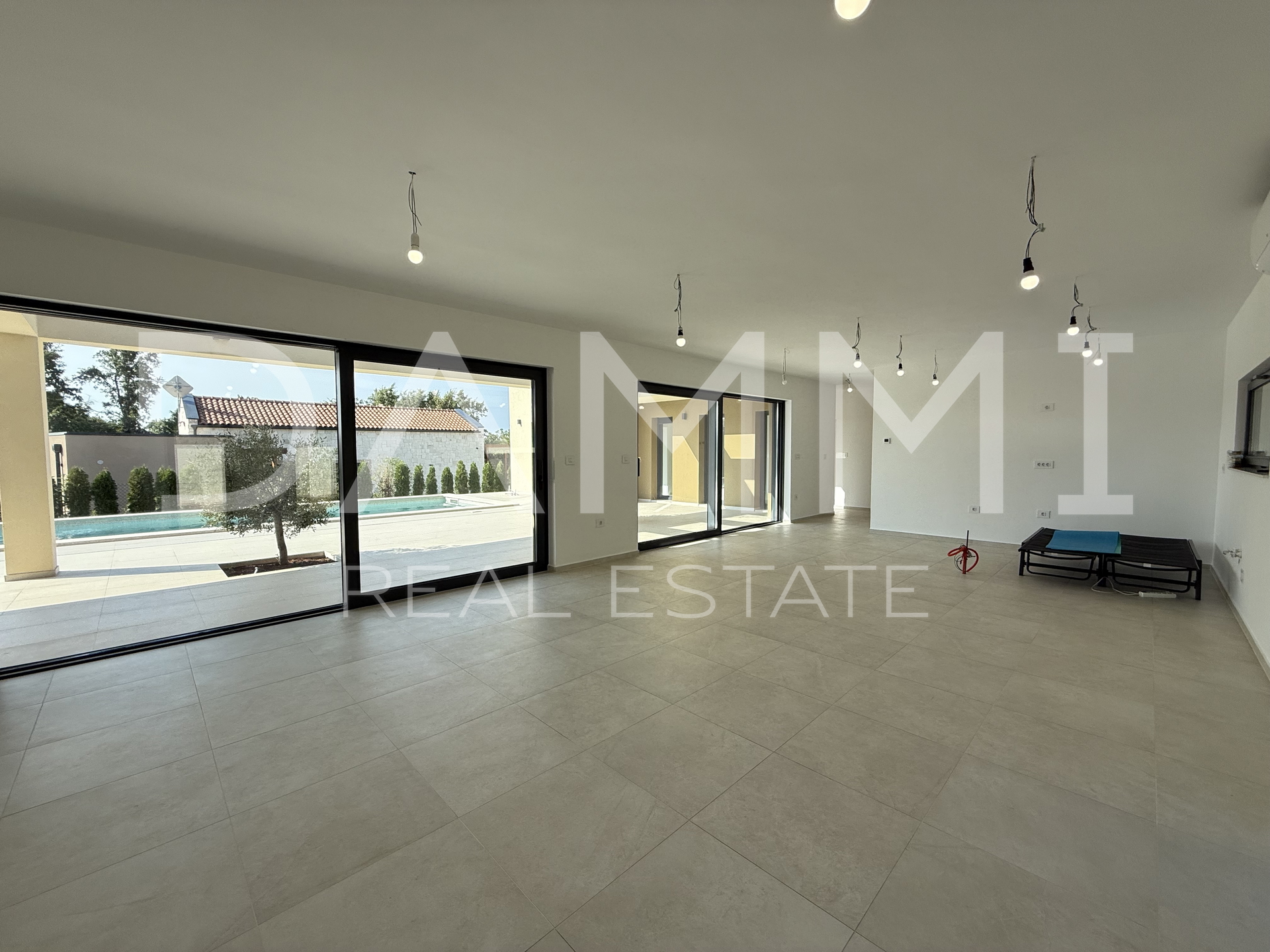 ISTRIA, ŽMINJ - Richly furnished Villa near the center of Žminj