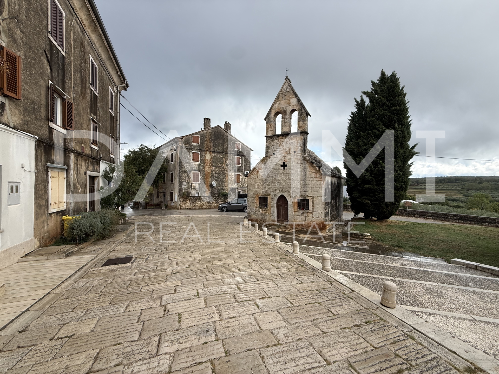 ISTRA&comma; VI&Scaron;NJAN - POSLOVNI PROSTOR U VI&Scaron;NJANU &ndash; 65 m&sup2;