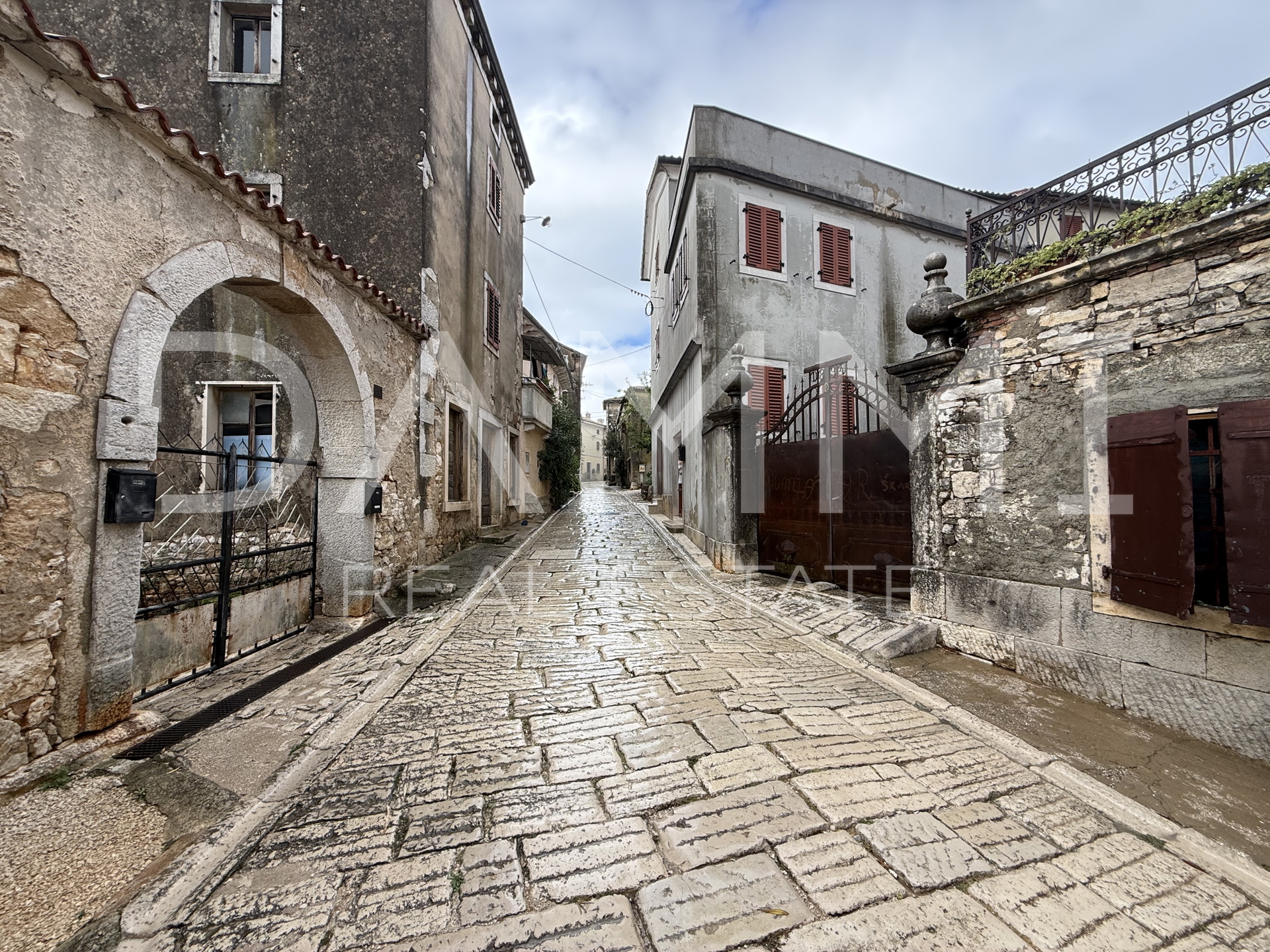 ISTRA&comma; VI&Scaron;NJAN - POSLOVNI PROSTOR U VI&Scaron;NJANU &ndash; 65 m&sup2;
