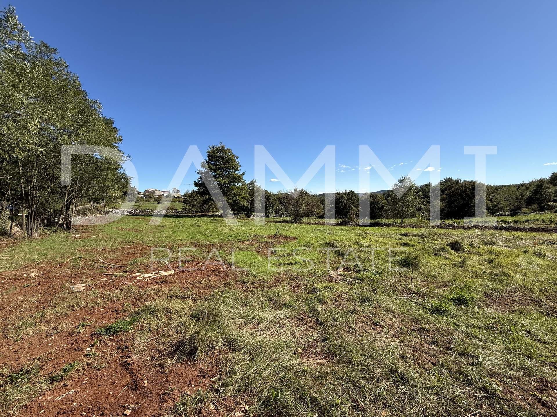 PAZIN, SURROUNDINGS - Building land with an open view 923 m2