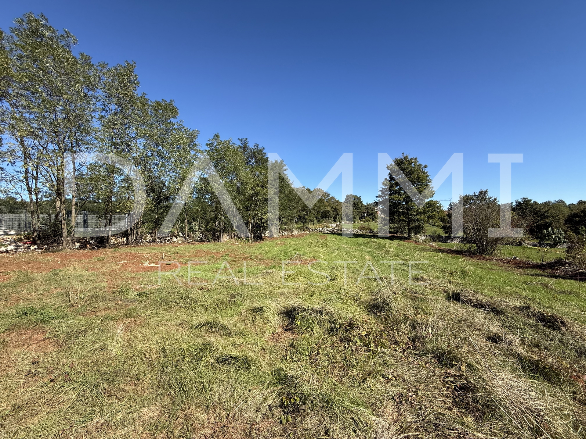 PAZIN, SURROUNDINGS - Building land with an open view 923 m2