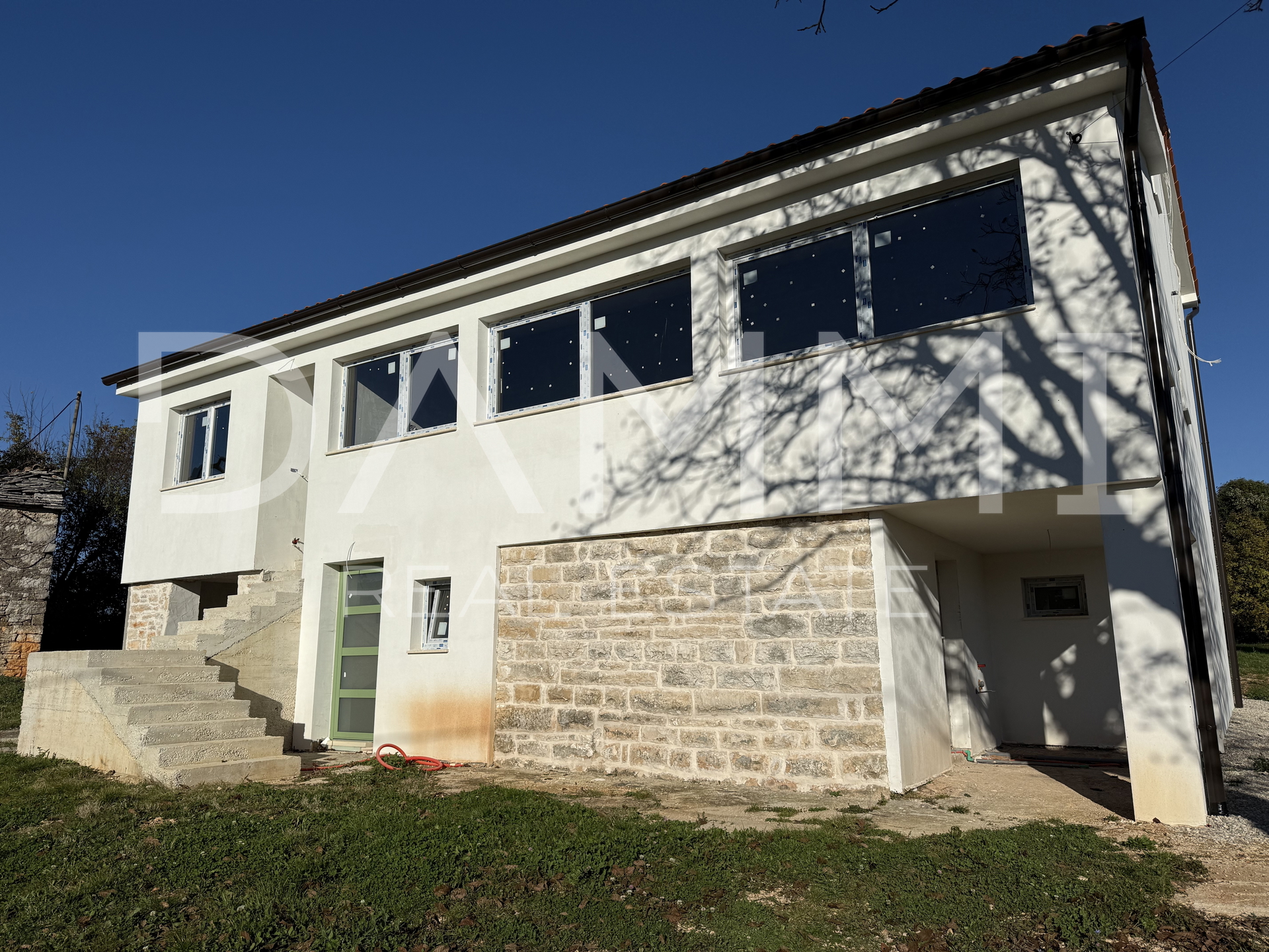 ISTRA, ŽMINJ - Premium detached house with a large yard