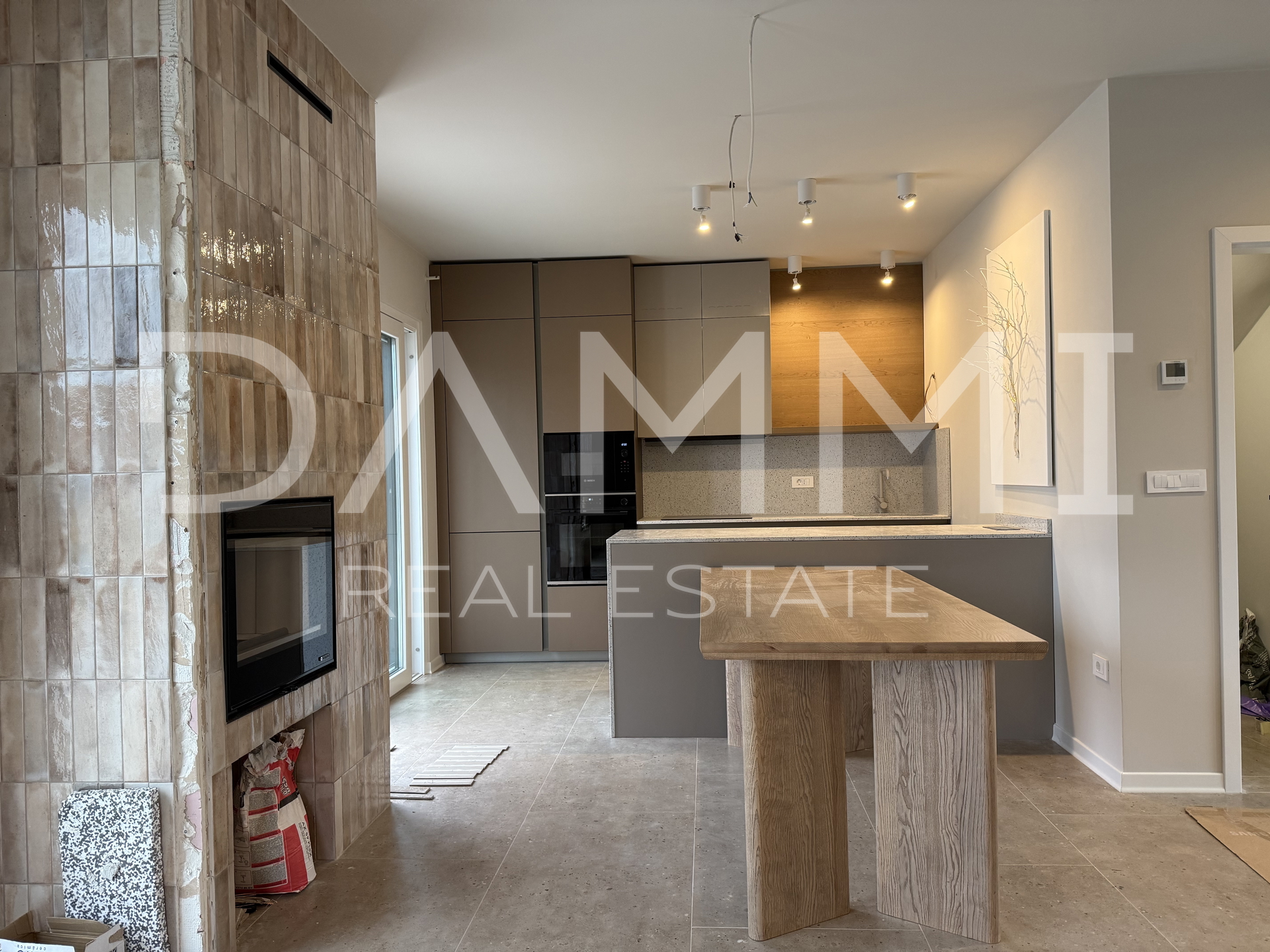 ISTRA&comma; NOVIGRAD - Nova dvojna ku&cacute;a s bazenom na mirnoj lokaciji