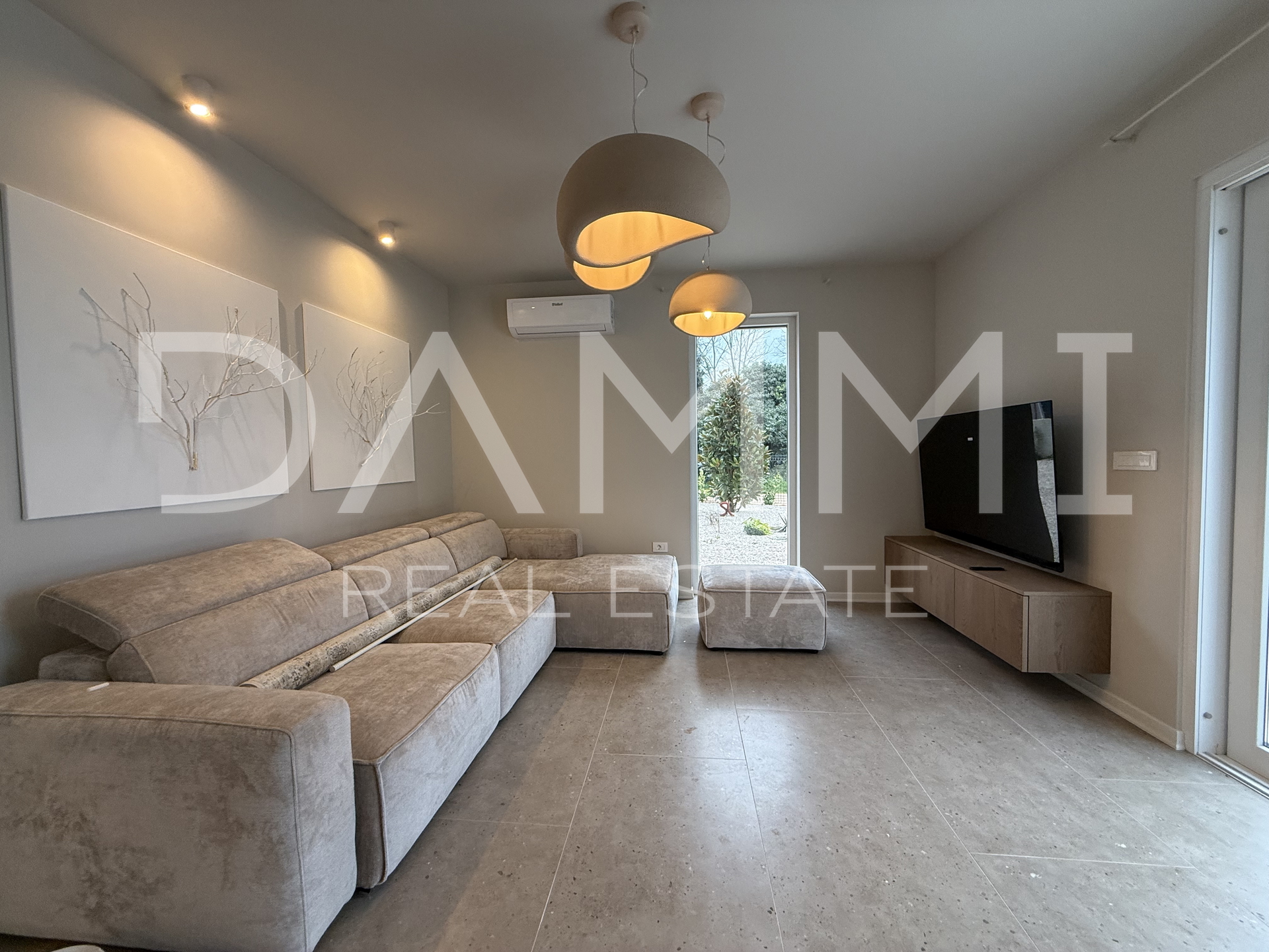 ISTRA&comma; NOVIGRAD - Nova dvojna ku&cacute;a s bazenom na mirnoj lokaciji