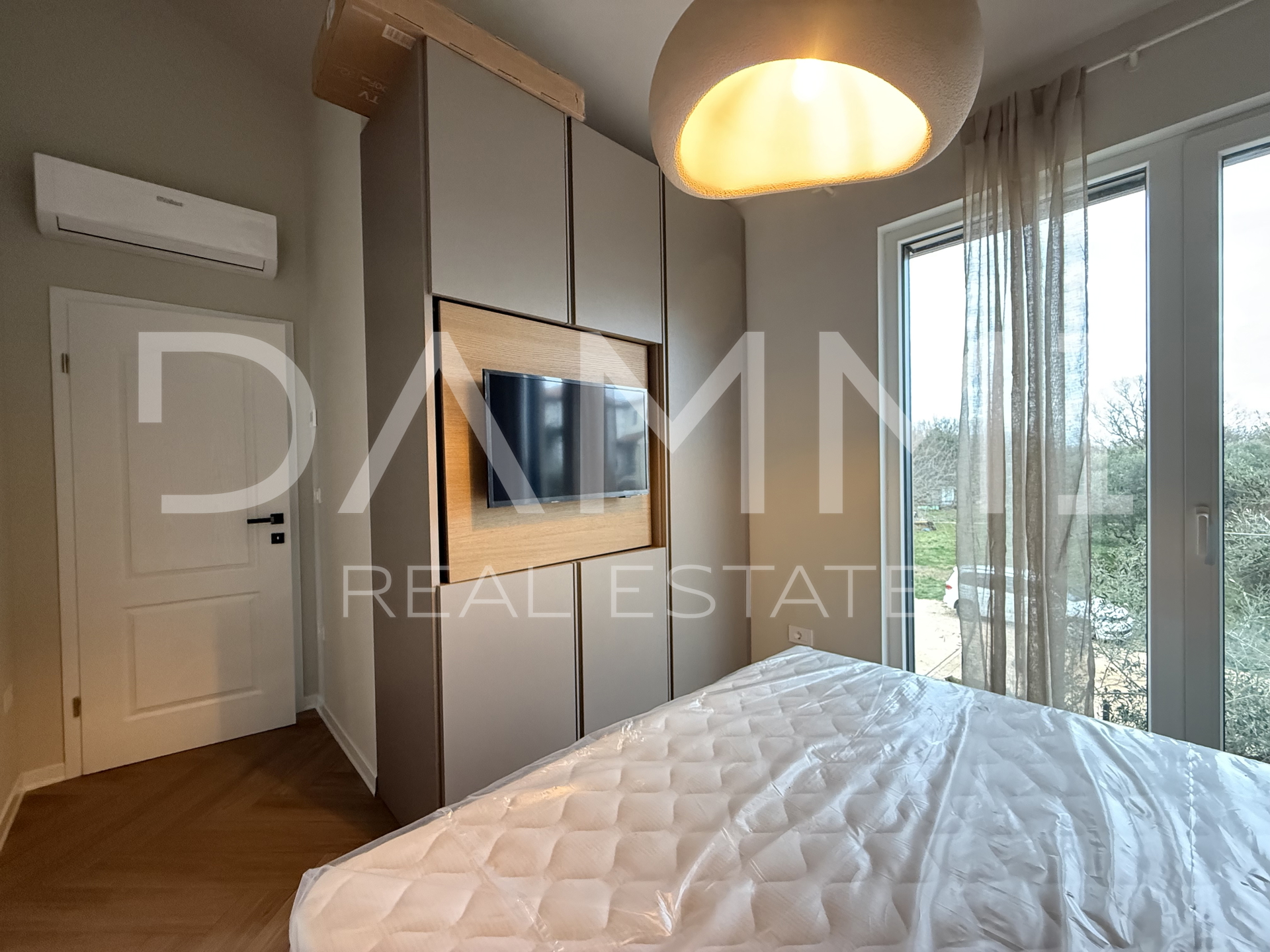 ISTRA&comma; NOVIGRAD - Nova dvojna ku&cacute;a s bazenom na mirnoj lokaciji