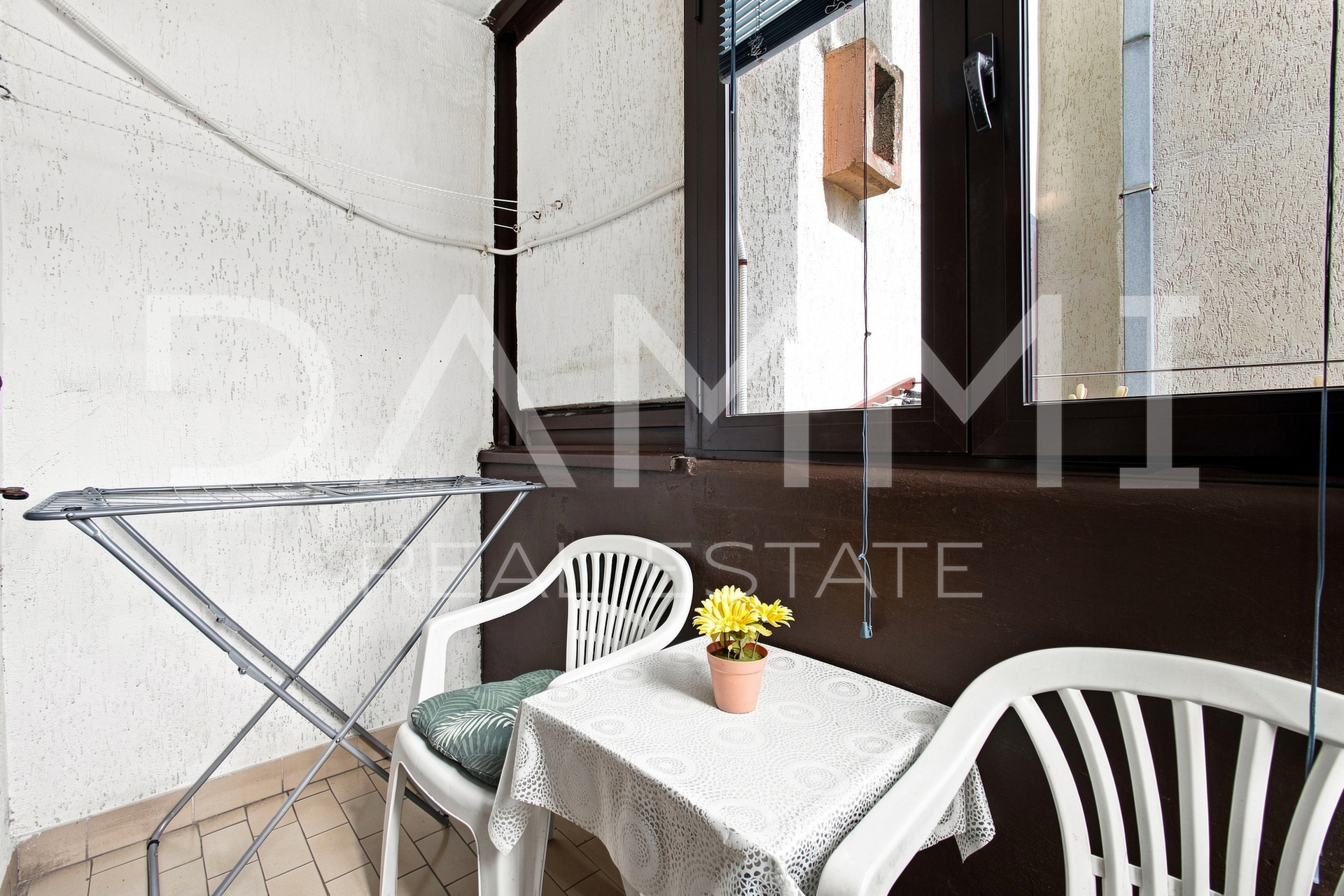 Pula&comma; three-room apartment in the city center with parking