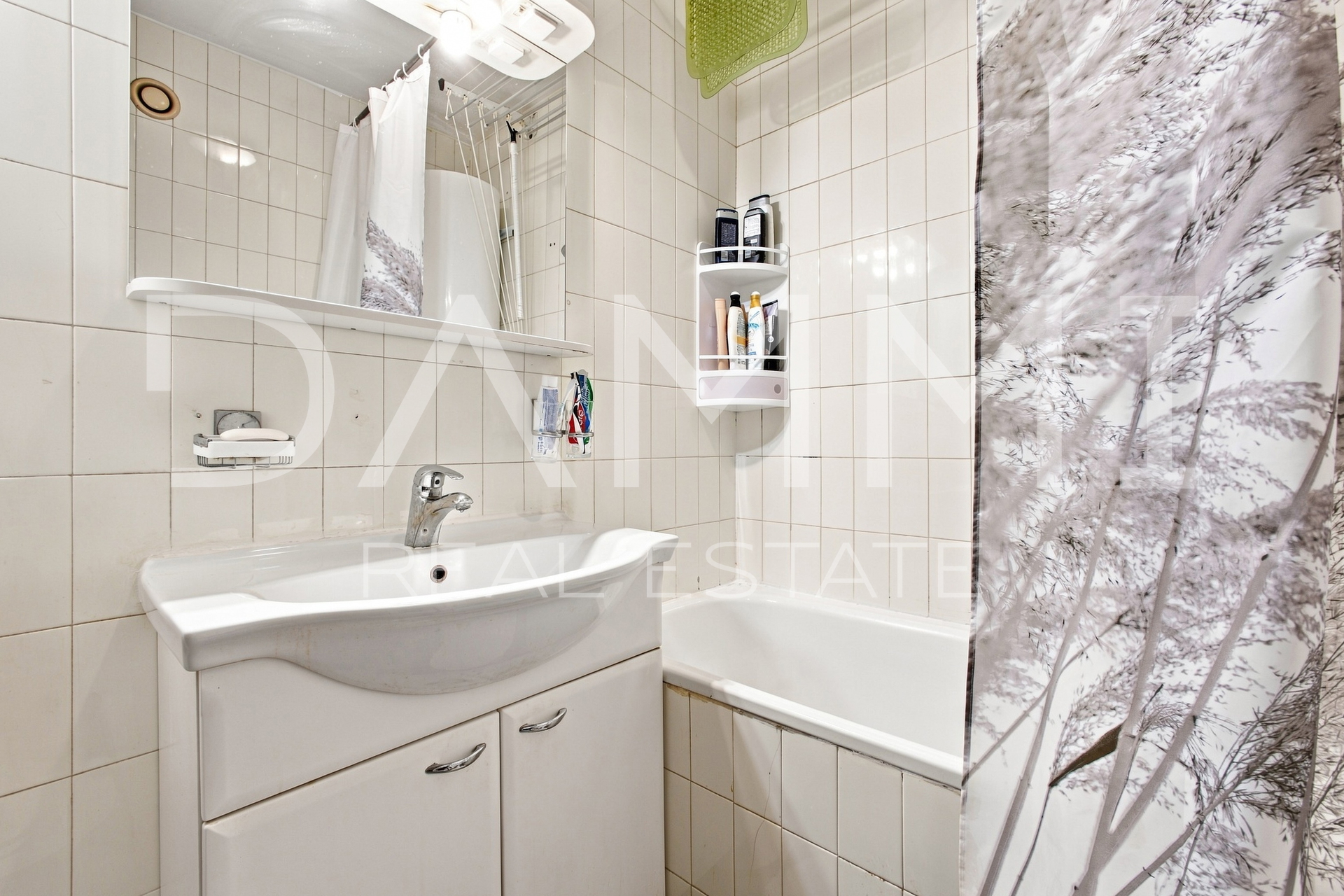 Pula&comma; three-room apartment in the city center with parking