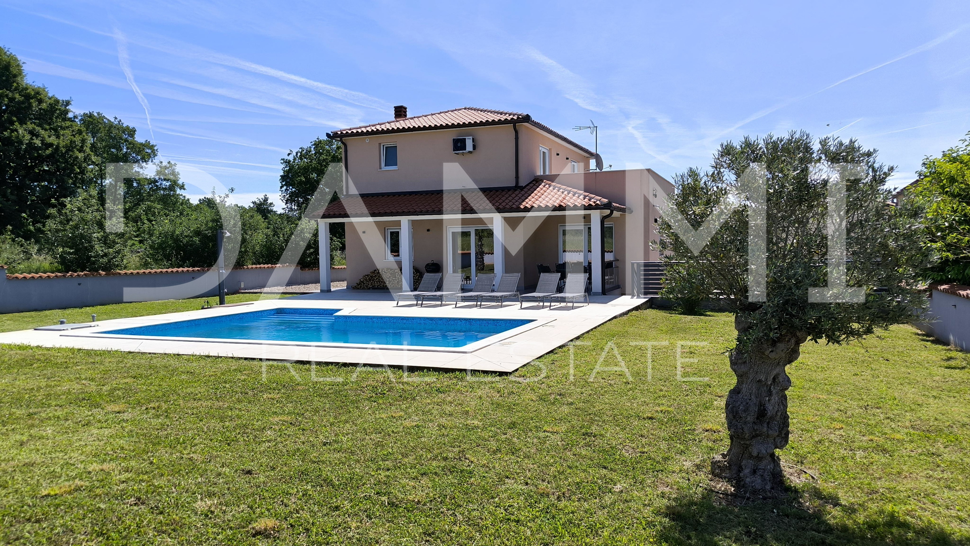 Istra&period; Vodnjan - vila sa bazenom&comma; predivna oku&cacute;nica