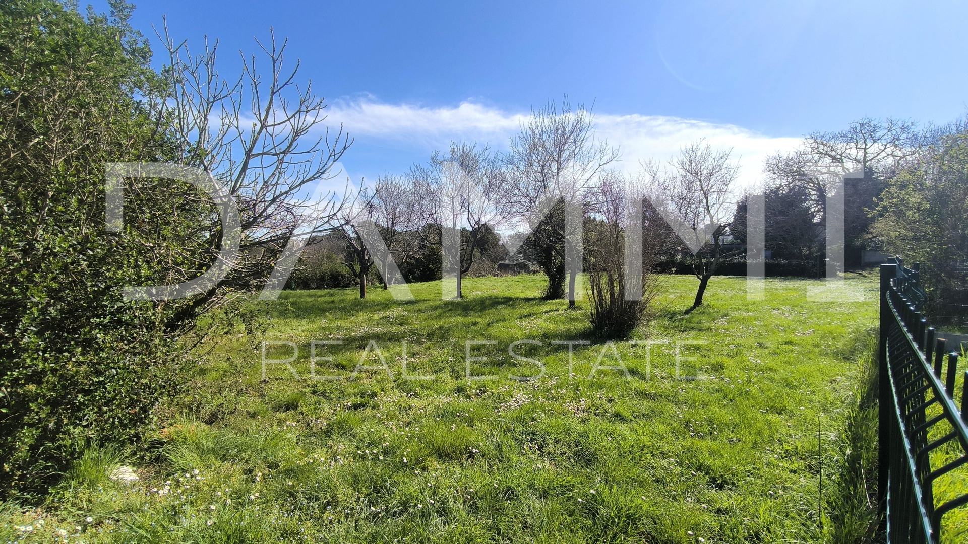 Istra&comma; Premantura - atraktivno gra&dstrok;evinsko zemlji&scaron;te