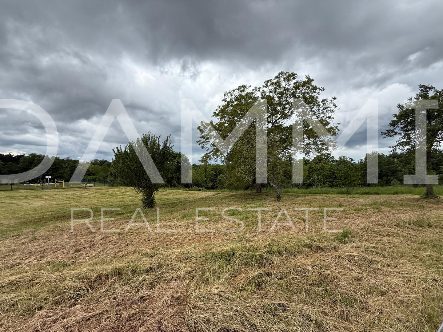 ISTRA&comma; VI&Zcaron;INADA - Gra&dstrok;evinsko zemlji&scaron;te na mirnoj lokaciji