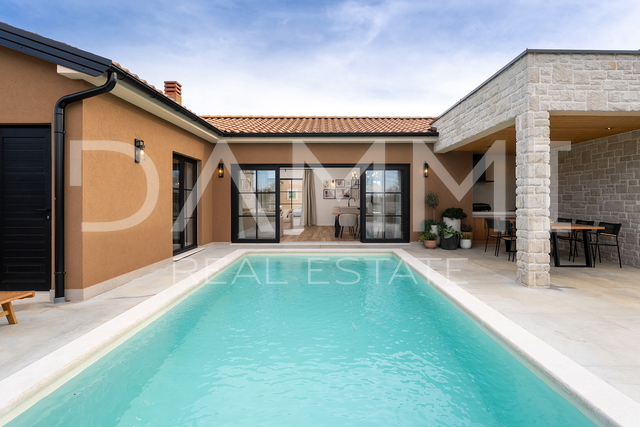 ISTRIA, ŽMINJ - Charming single-storey house with swimming pool