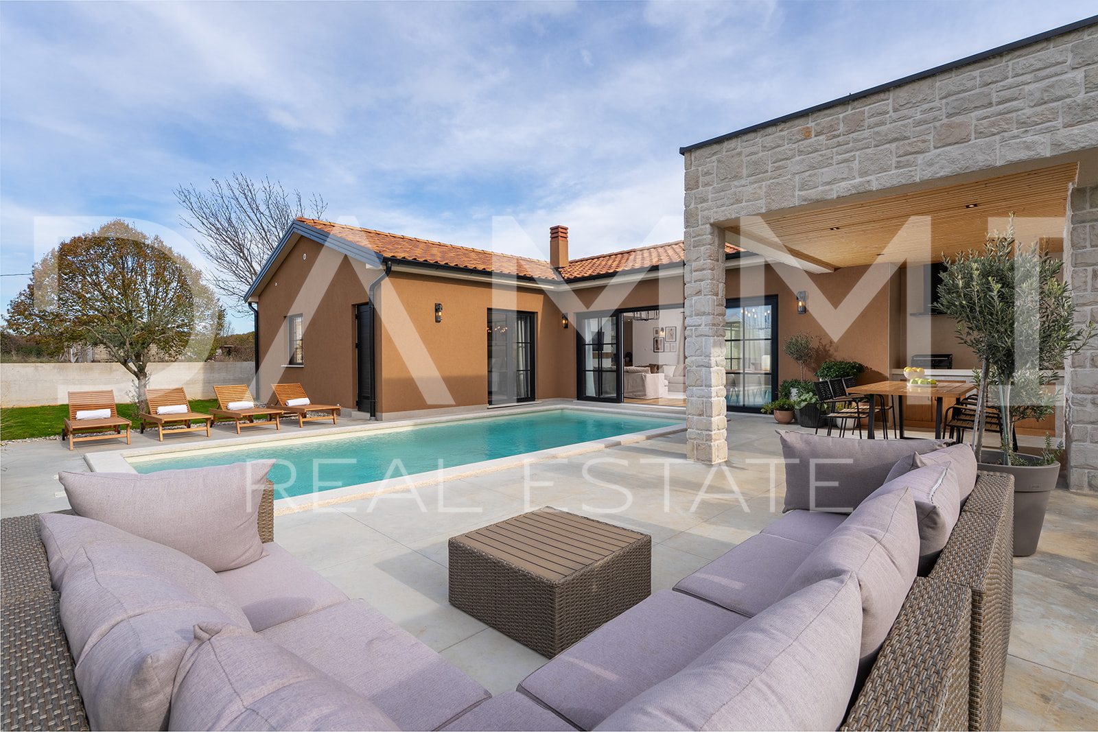 ISTRIA, ŽMINJ - Charming single-storey house with swimming pool