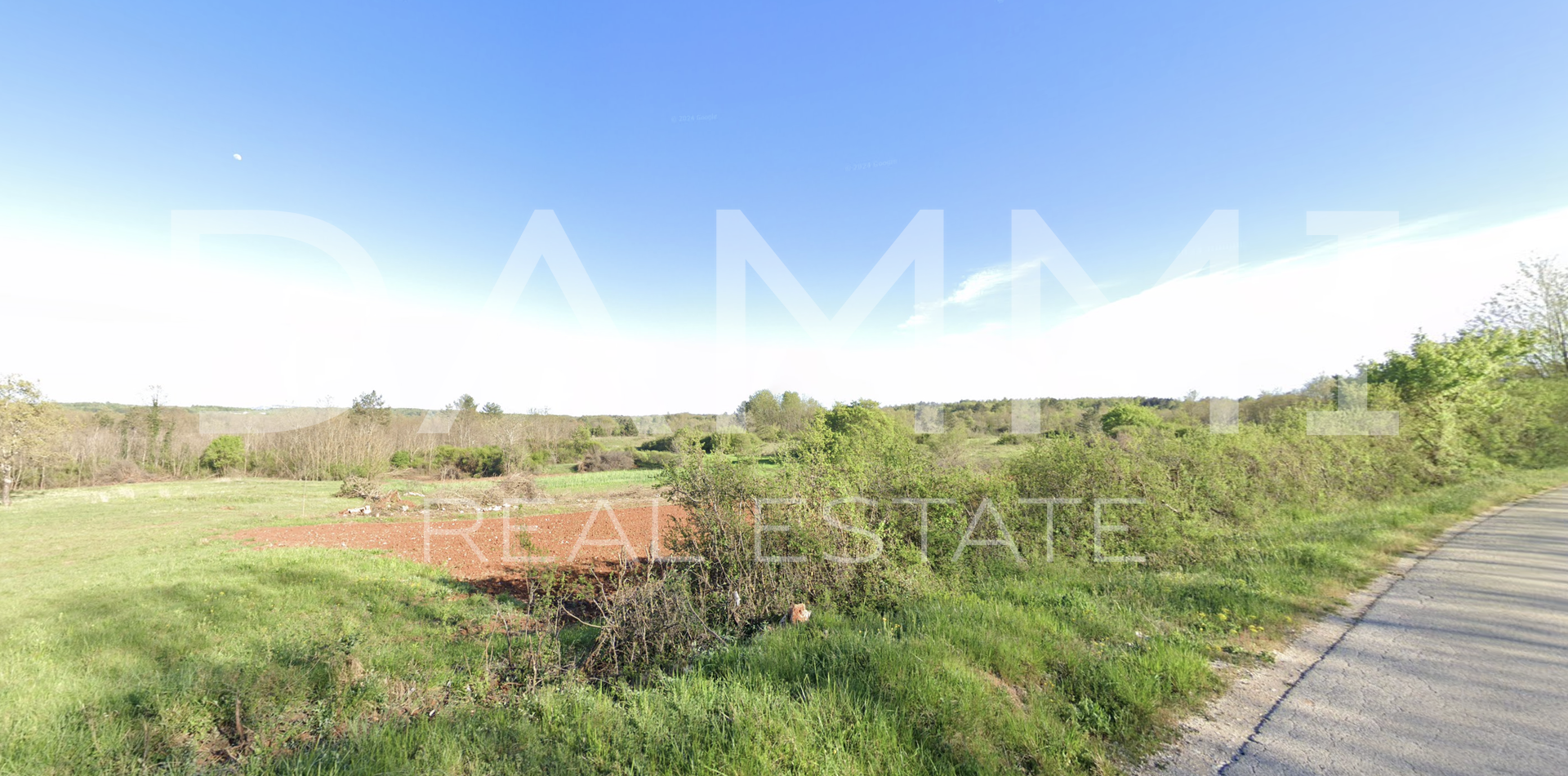 CENTRAL ISTRIA - Large agricultural land next to asphalt