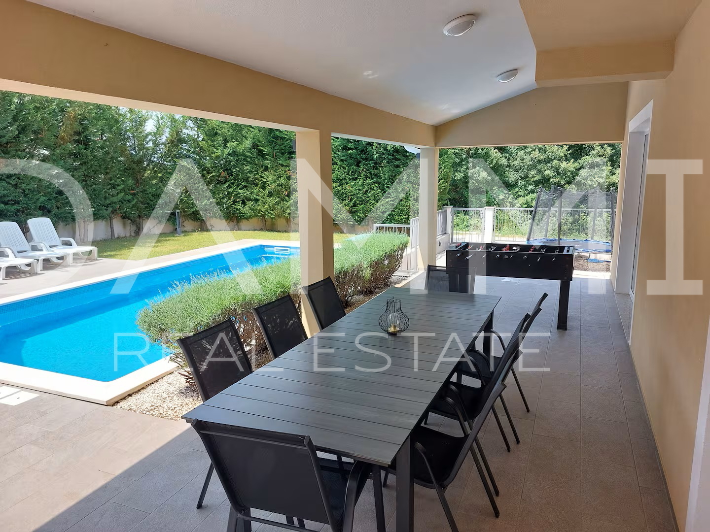 Istra&comma; Svetvin&ccaron;enat&comma; lijepa ku&cacute;a s bazenom u zelenilu