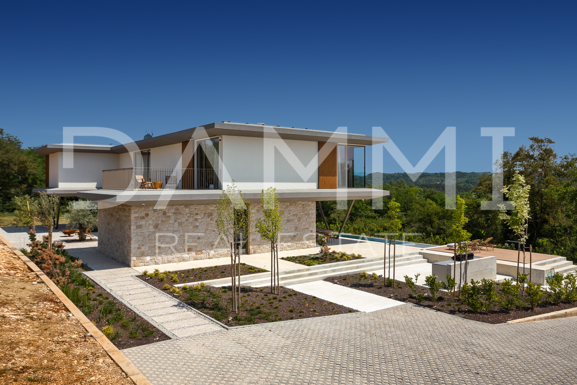 MOTOVUN&comma; OKOLICA - Moderna vila s bazenom i wellnessom