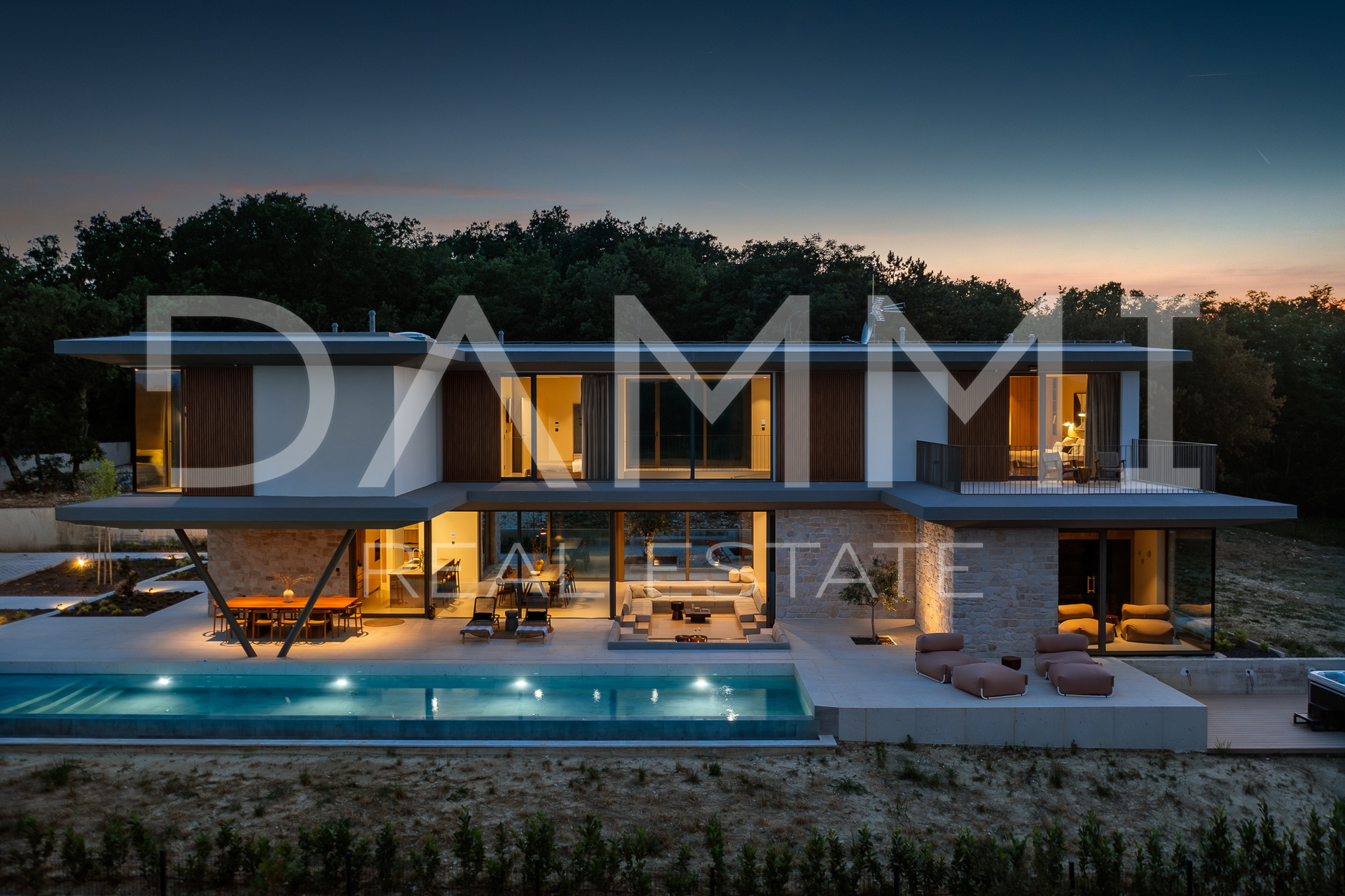 MOTOVUN&comma; OKOLICA - Moderna vila s bazenom i wellnessom