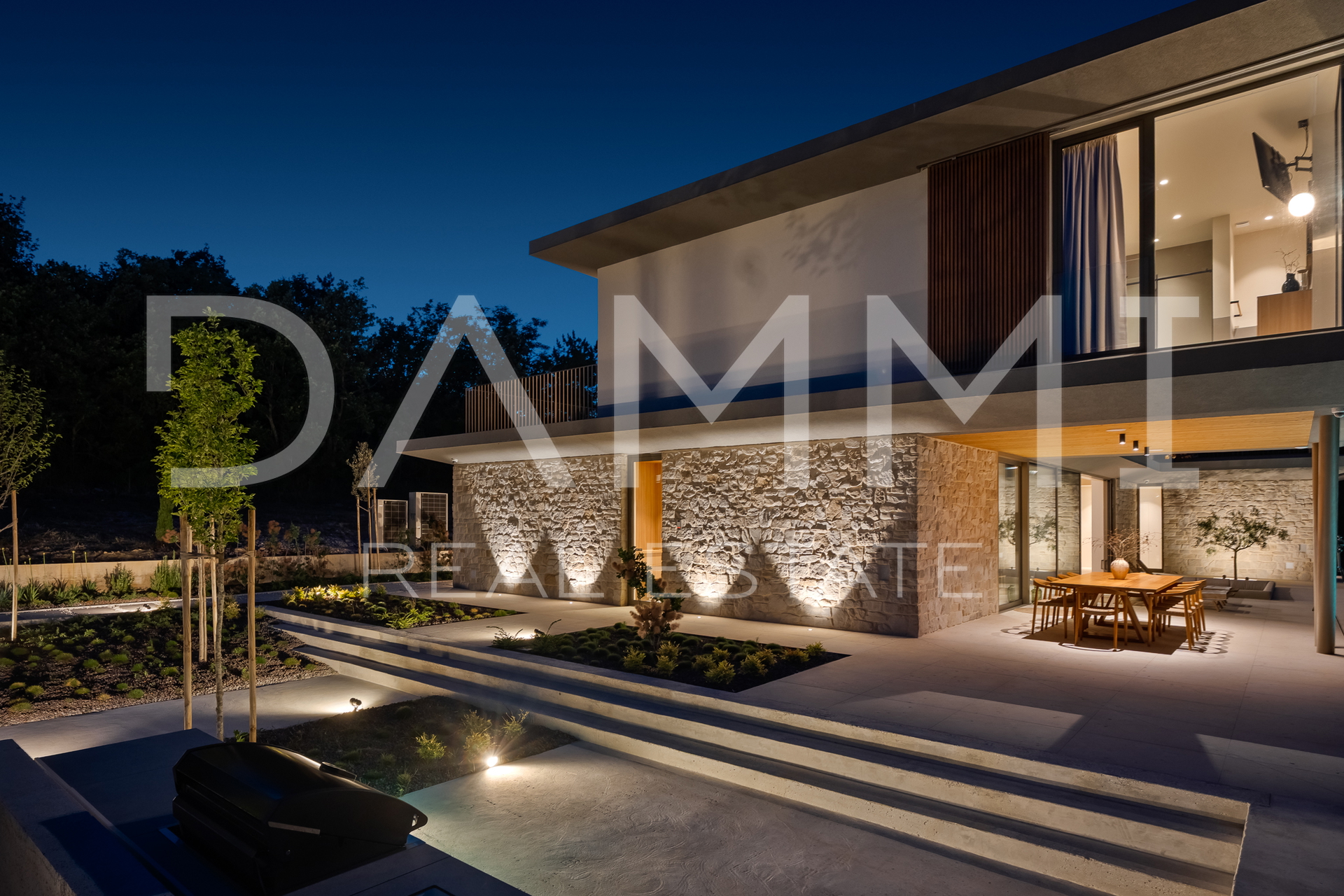 MOTOVUN&comma; OKOLICA - Moderna vila s bazenom i wellnessom