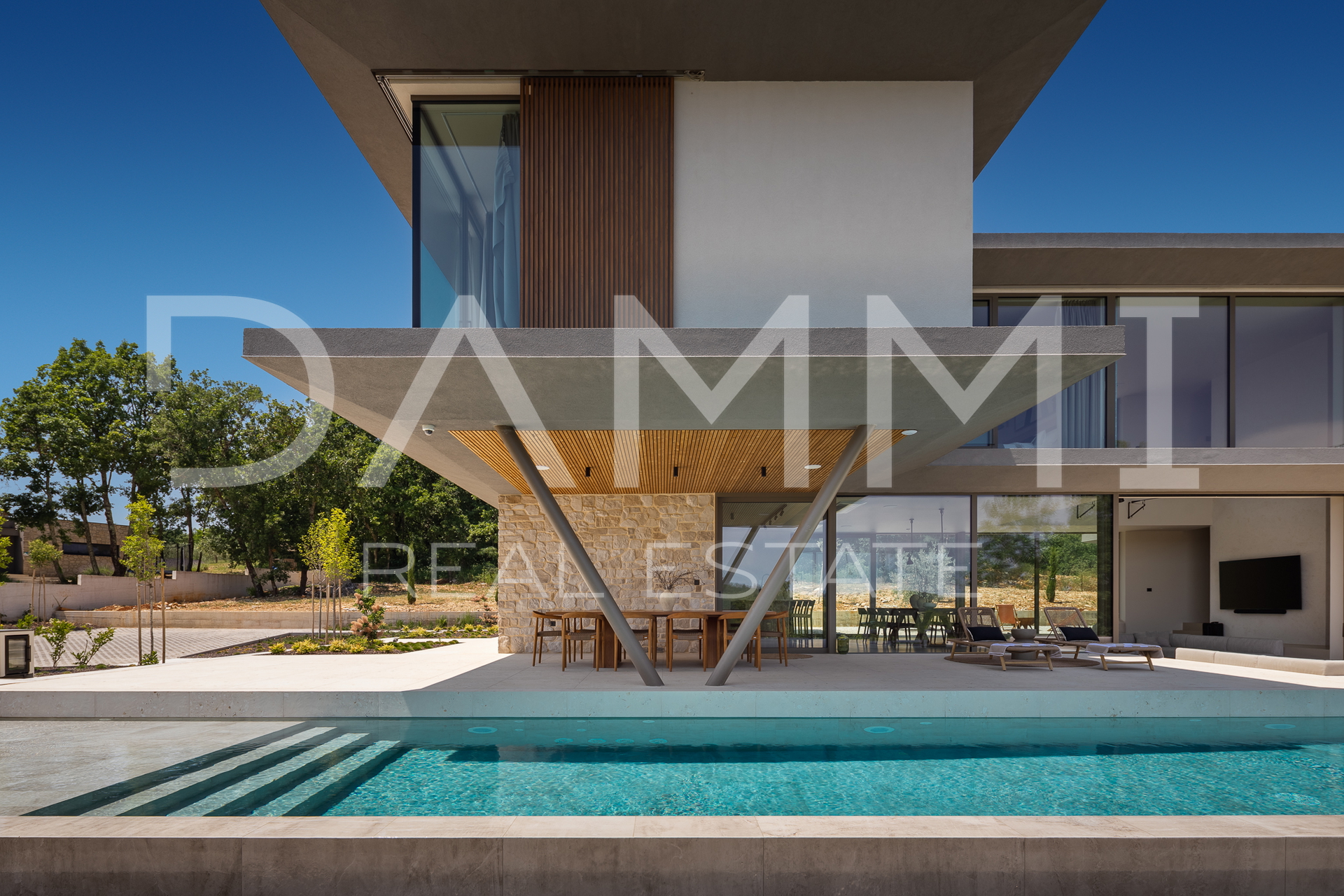 MOTOVUN&comma; OKOLICA - Moderna vila s bazenom i wellnessom