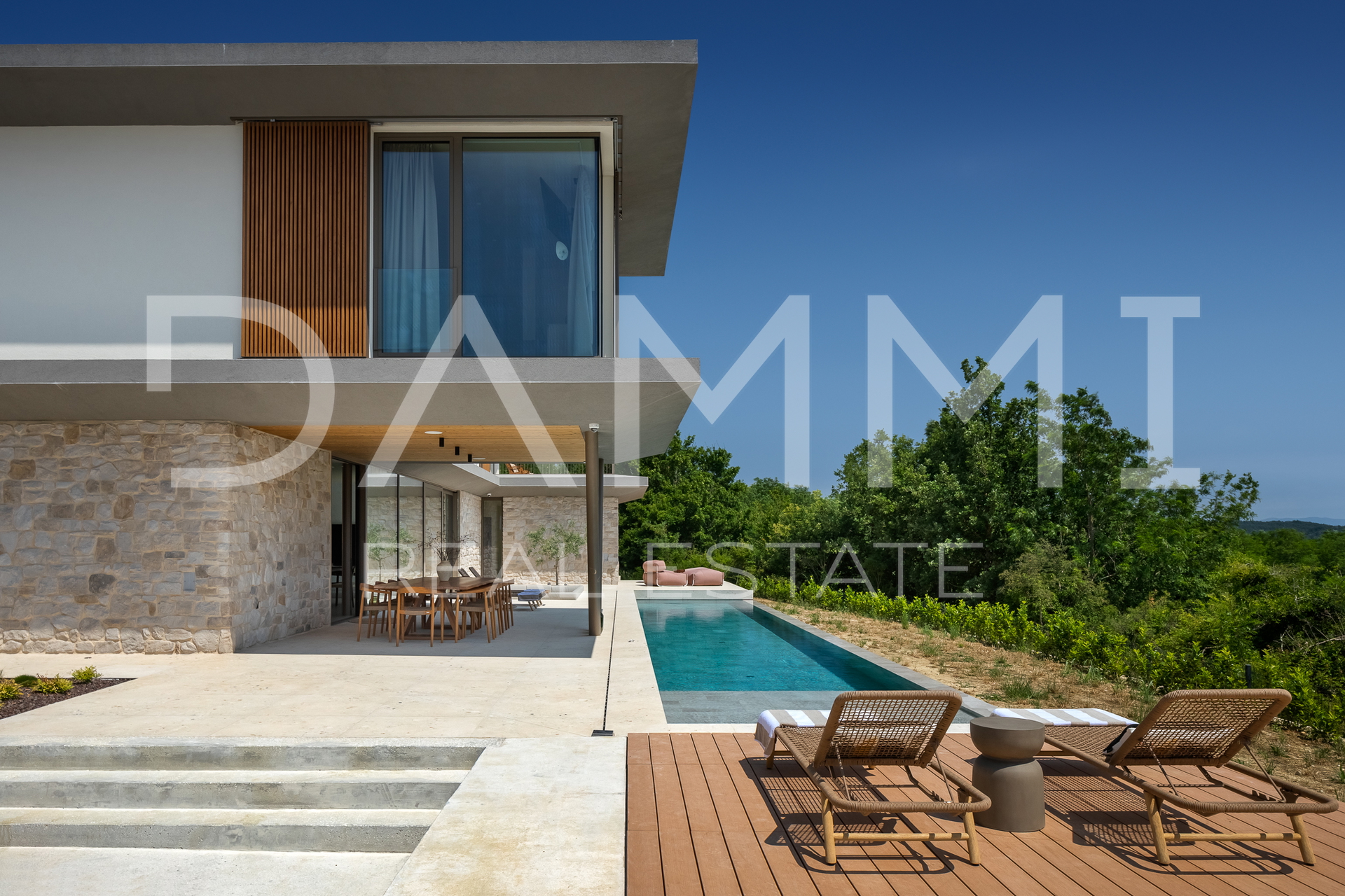 MOTOVUN&comma; OKOLICA - Moderna vila s bazenom i wellnessom