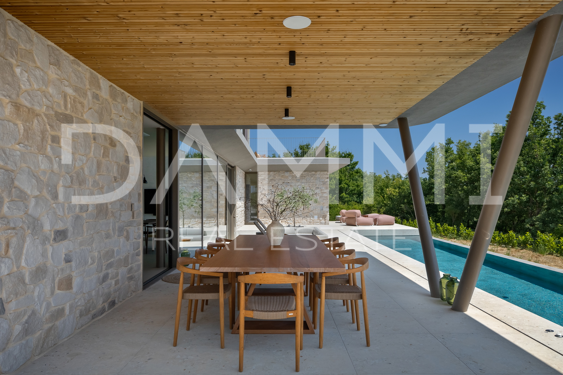 MOTOVUN&comma; OKOLICA - Moderna vila s bazenom i wellnessom