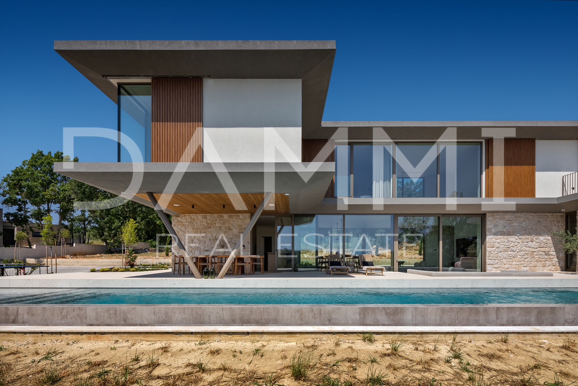 MOTOVUN&comma; OKOLICA - Moderna vila s bazenom i wellnessom