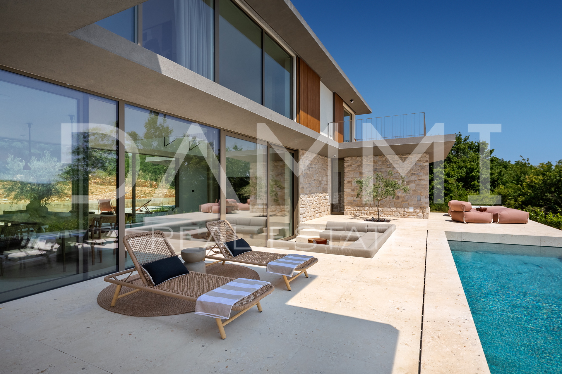 MOTOVUN&comma; OKOLICA - Moderna vila s bazenom i wellnessom