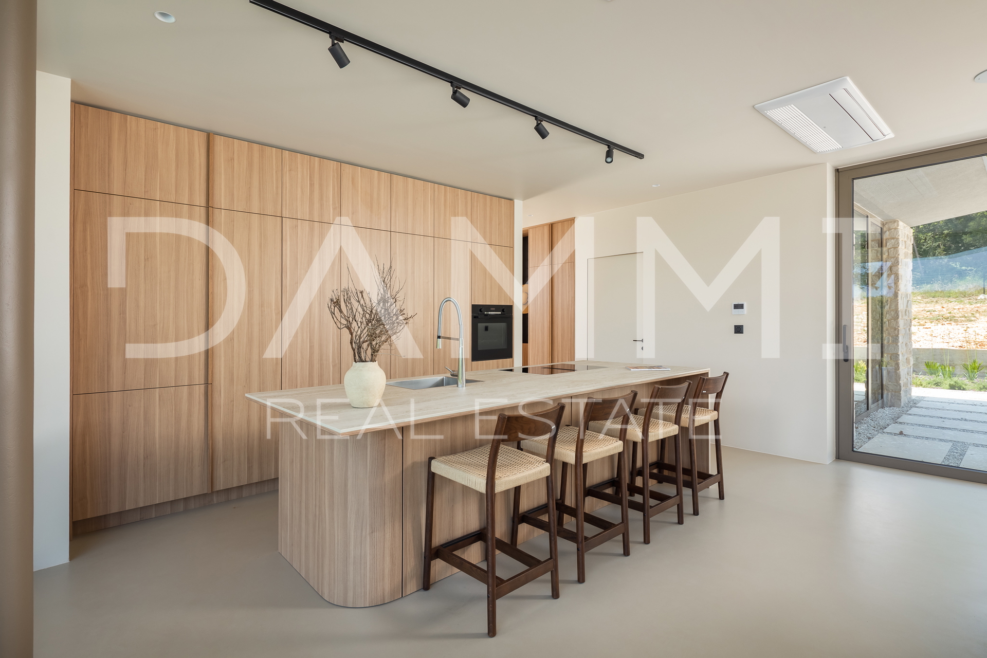 MOTOVUN&comma; OKOLICA - Moderna vila s bazenom i wellnessom