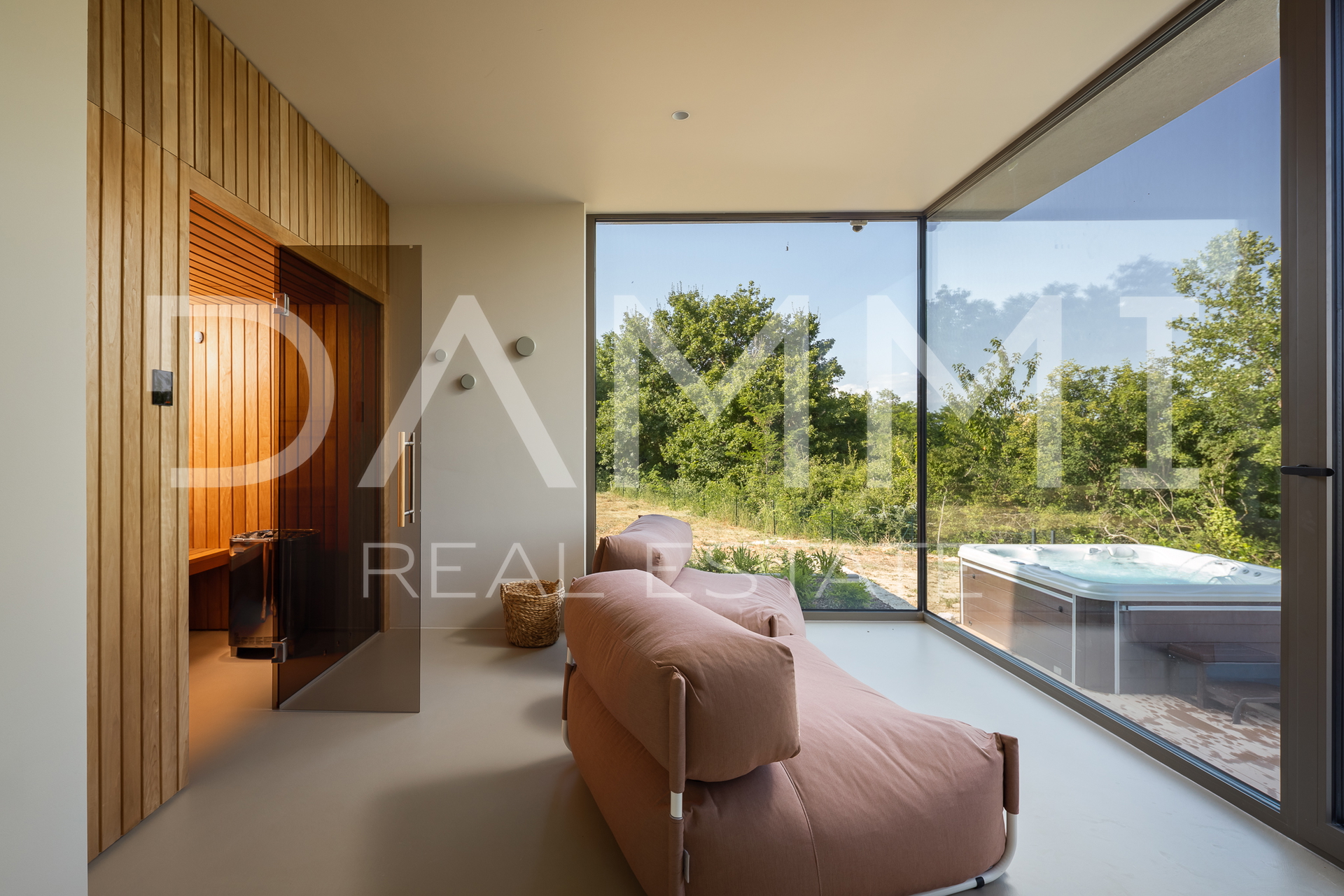 MOTOVUN&comma; OKOLICA - Moderna vila s bazenom i wellnessom