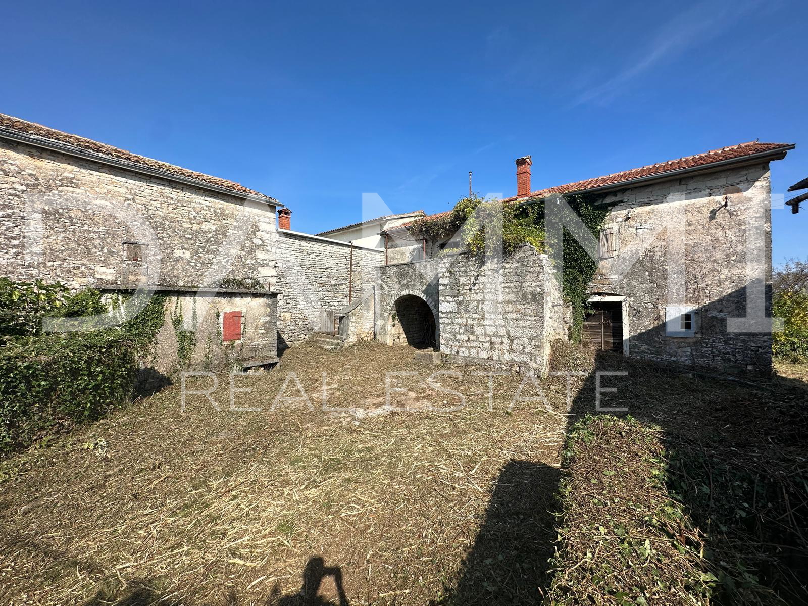 ISTRA, ŽMINJ - Istarsko imanje s dvije kuće i 956m2 okućnice