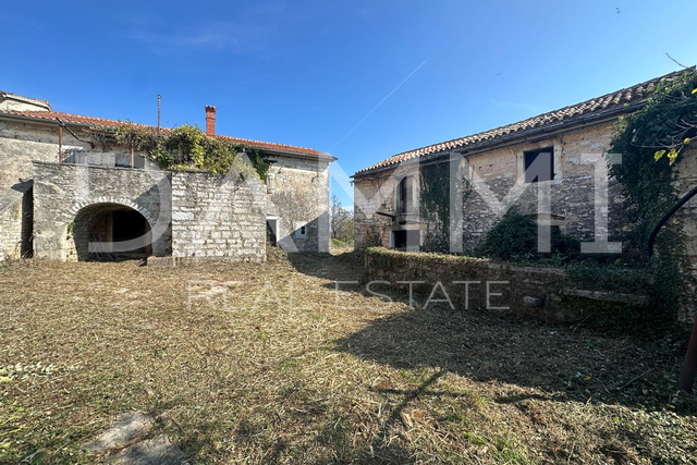ISTRA, ŽMINJ - Istarsko imanje s dvije kuće i 956m2 okućnice