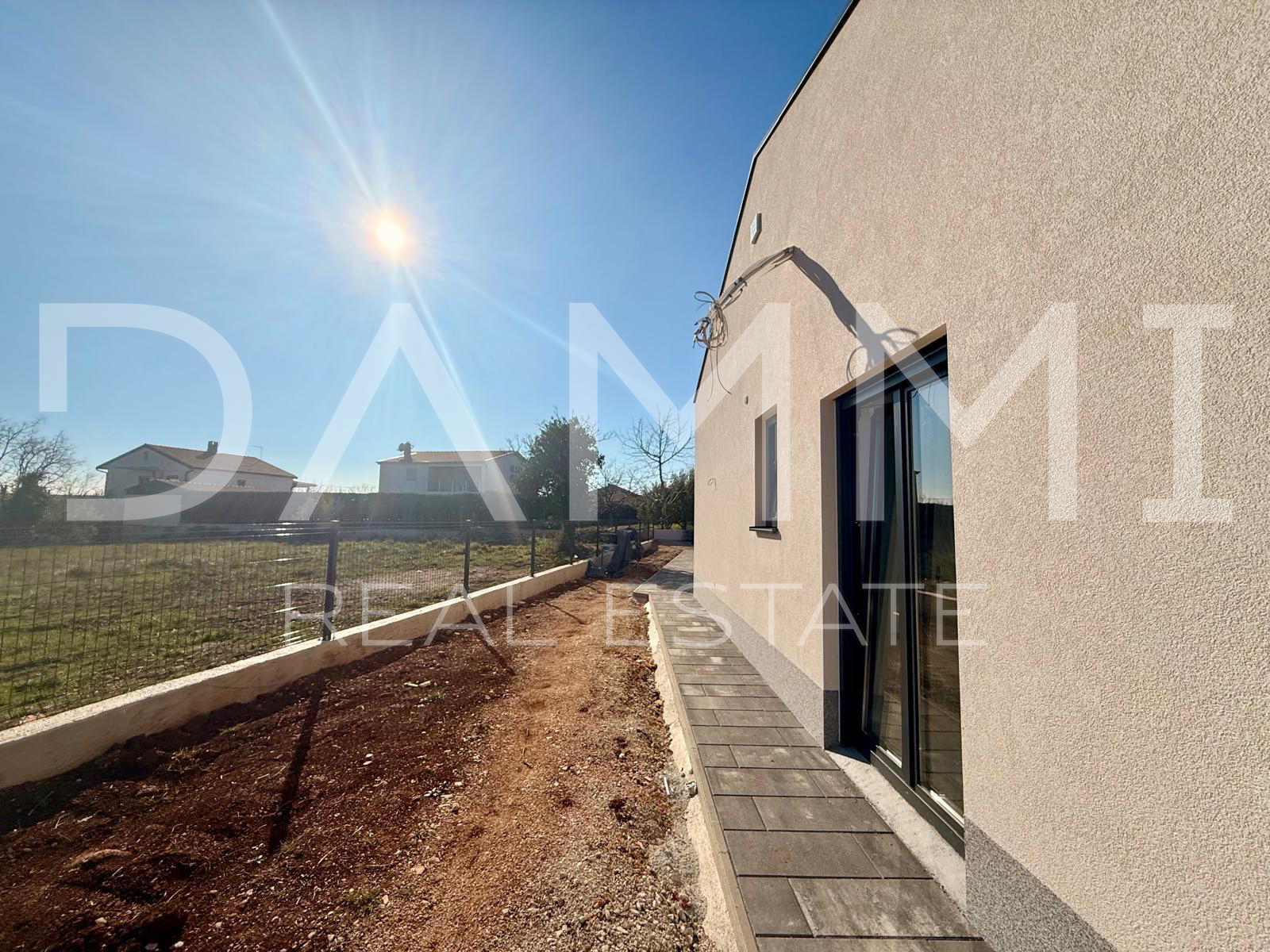 ISTRA&comma; PORE&Ccaron; - DVOJNA PRIZEMNICA S BAZENOM