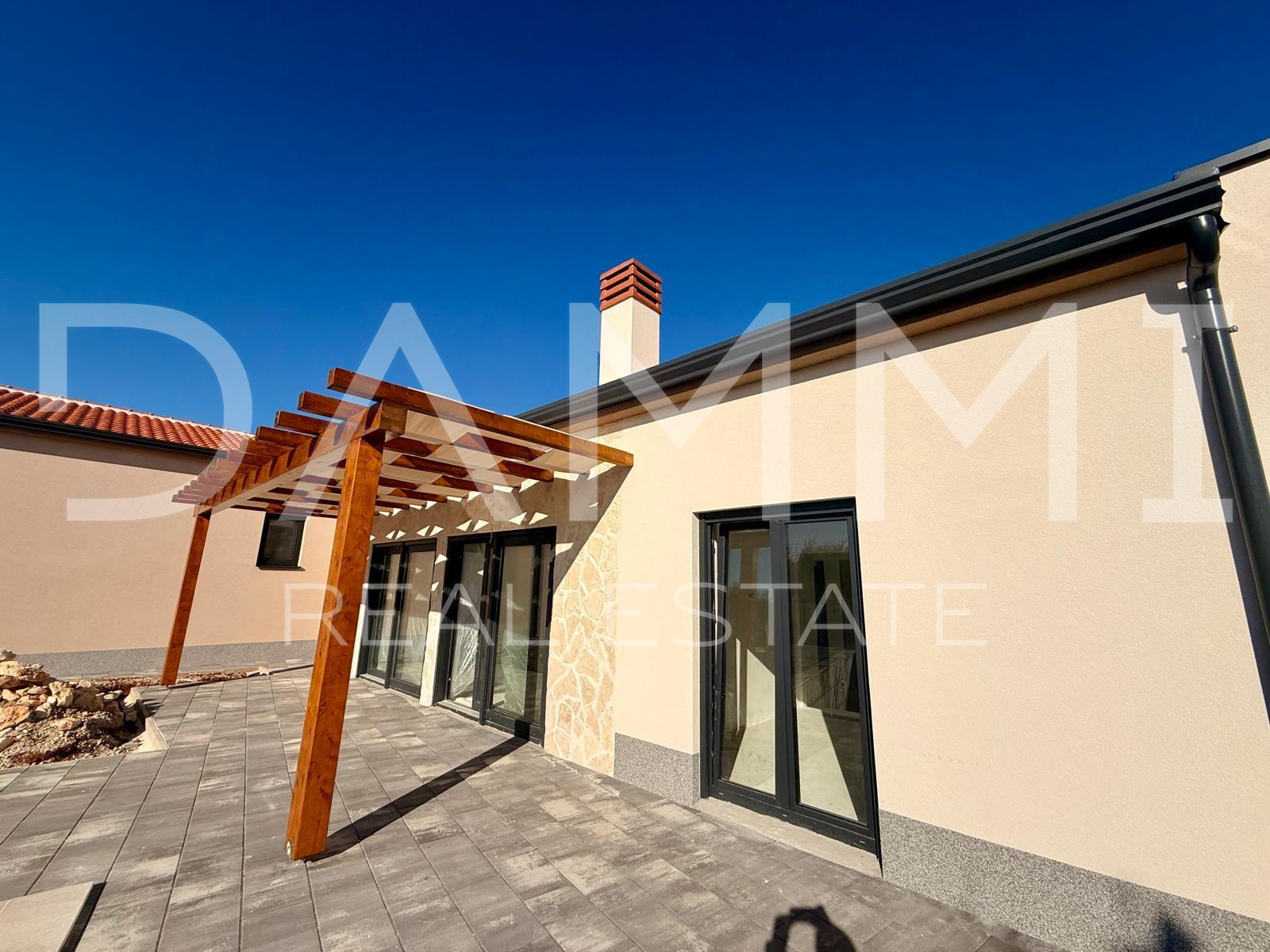 ISTRA&comma; PORE&Ccaron; - DVOJNA PRIZEMNICA S BAZENOM