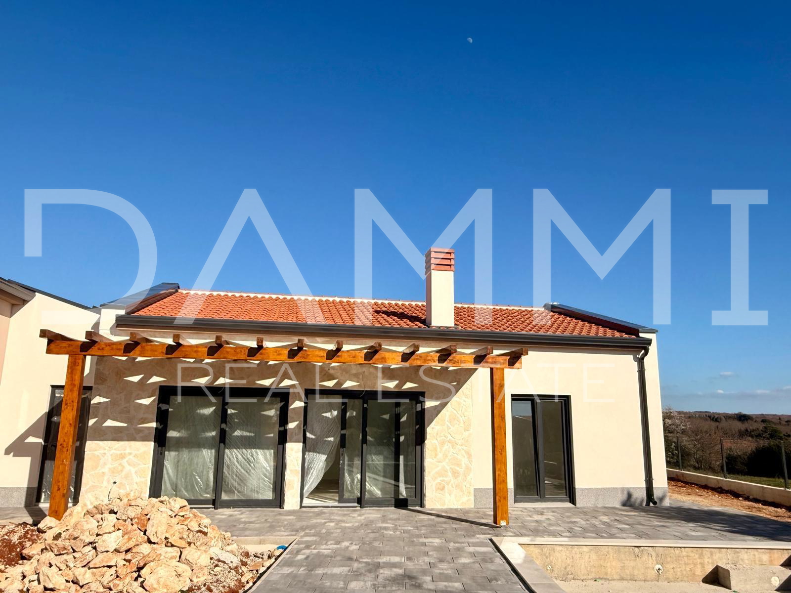 ISTRA&comma; PORE&Ccaron; - DVOJNA PRIZEMNICA S BAZENOM