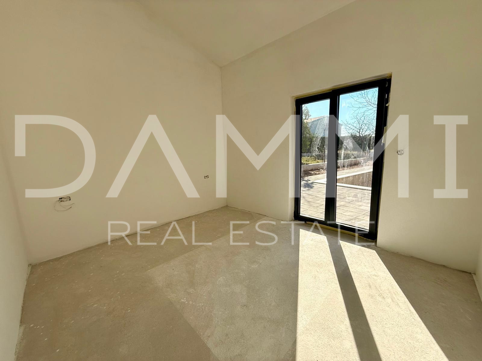 ISTRA&comma; PORE&Ccaron; - DVOJNA PRIZEMNICA S BAZENOM