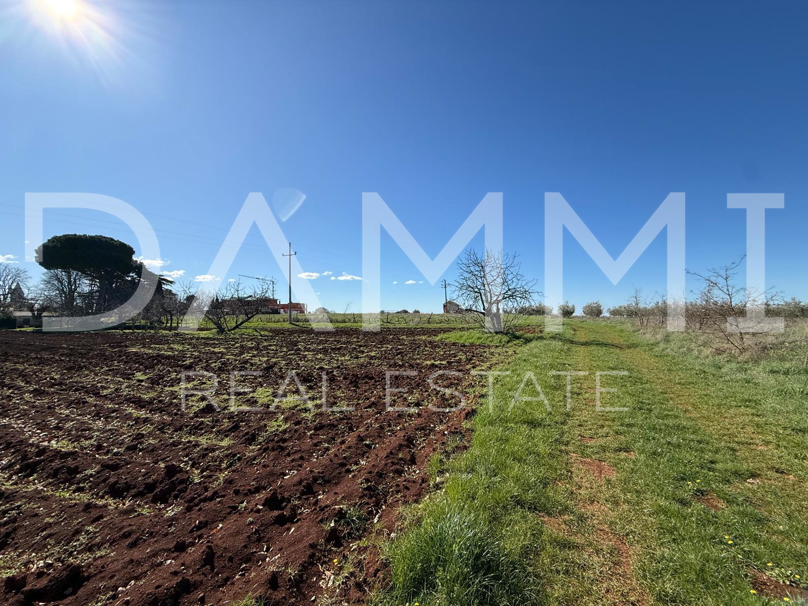 ISTRA&comma; PORE&Ccaron; - Gra&dstrok;evinsko zemlji&scaron;te idealno za gradnju ku&cacute;e