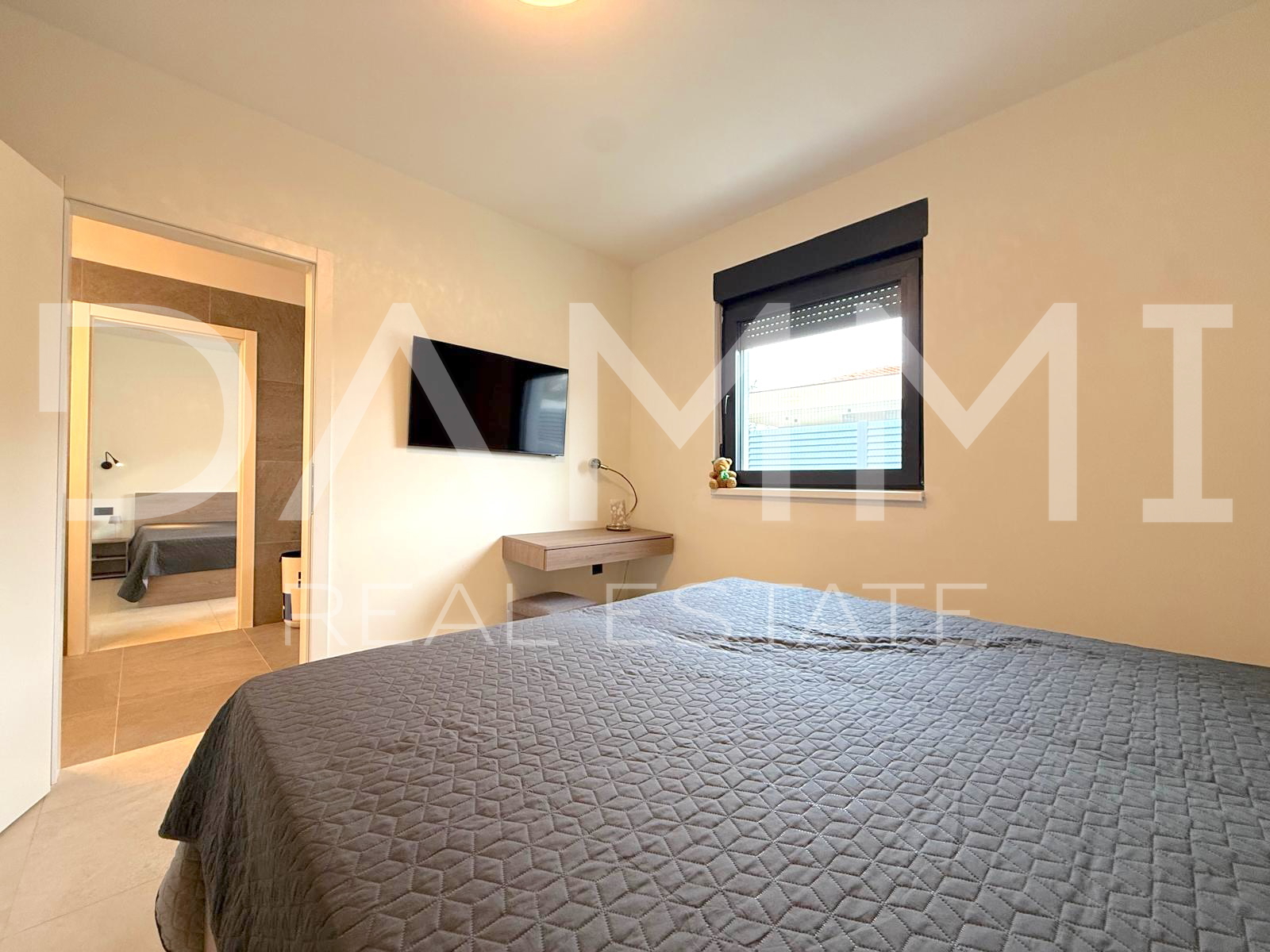 ISTRA&comma; SVETI LOVRE&Ccaron; - MODERNA PRIZEMNICA S BAZENOM U LIJEPOM OKRU&Zcaron;ENJU