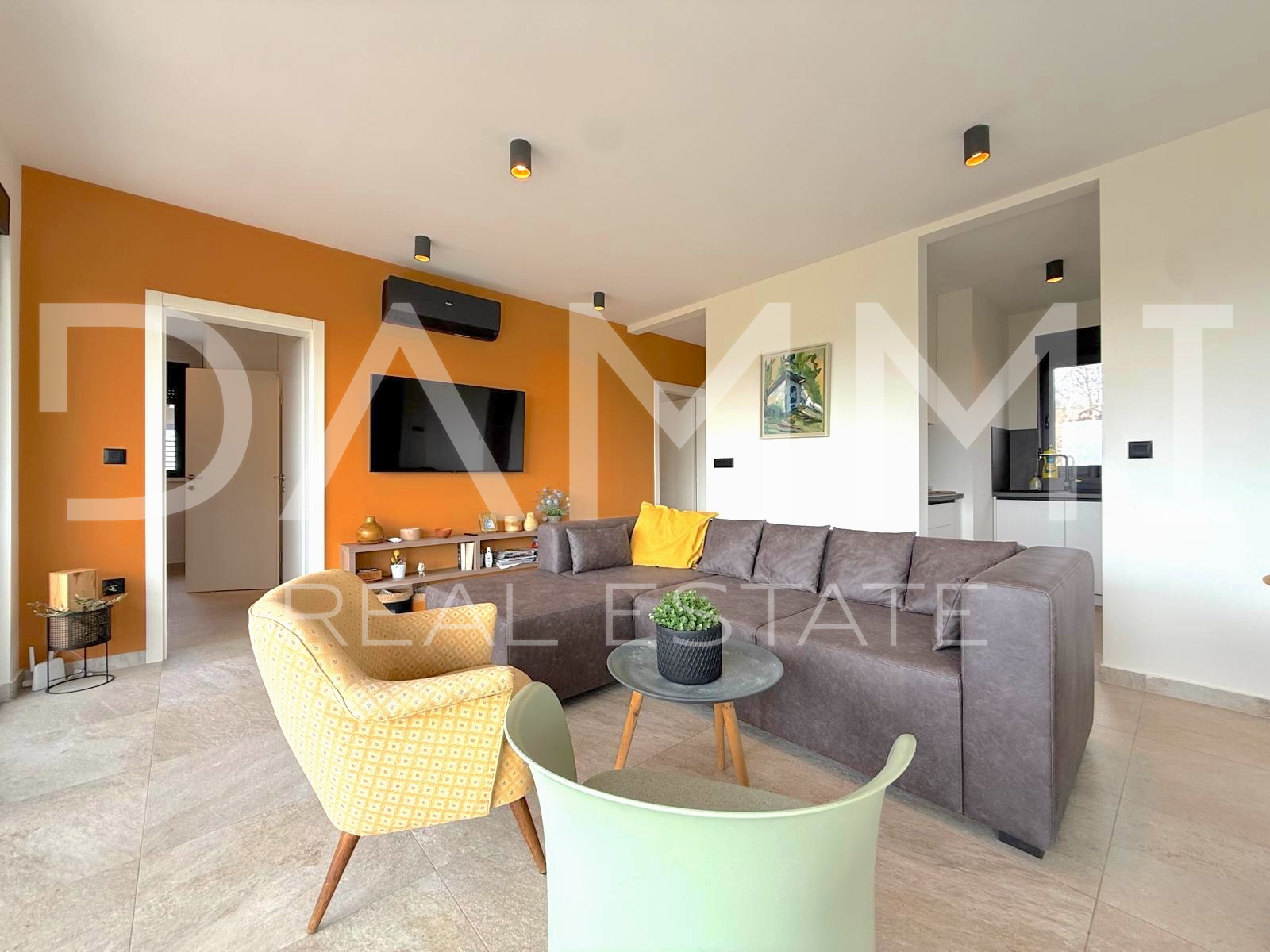 ISTRA&comma; SVETI LOVRE&Ccaron; - MODERNA PRIZEMNICA S BAZENOM U LIJEPOM OKRU&Zcaron;ENJU