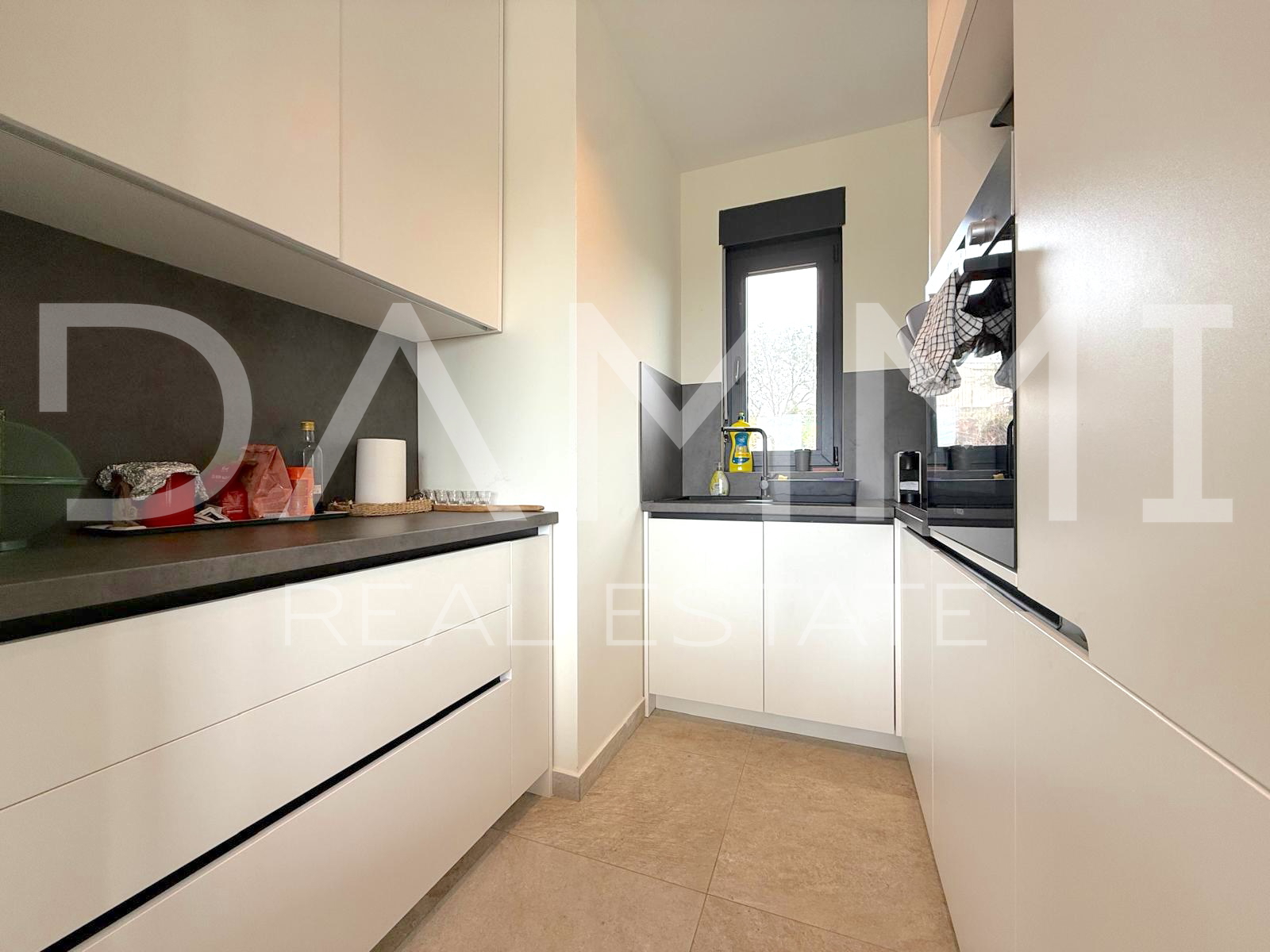 ISTRA&comma; SVETI LOVRE&Ccaron; - MODERNA PRIZEMNICA S BAZENOM U LIJEPOM OKRU&Zcaron;ENJU