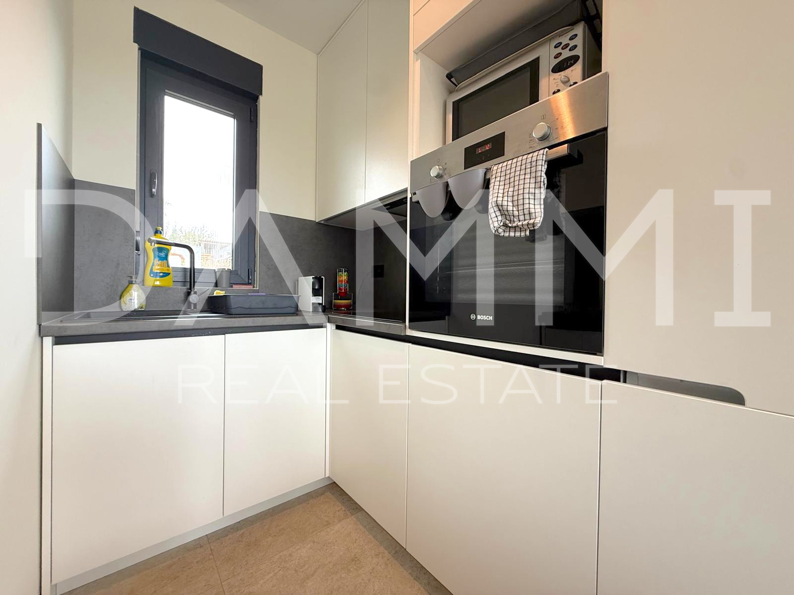 ISTRA&comma; SVETI LOVRE&Ccaron; - MODERNA PRIZEMNICA S BAZENOM U LIJEPOM OKRU&Zcaron;ENJU