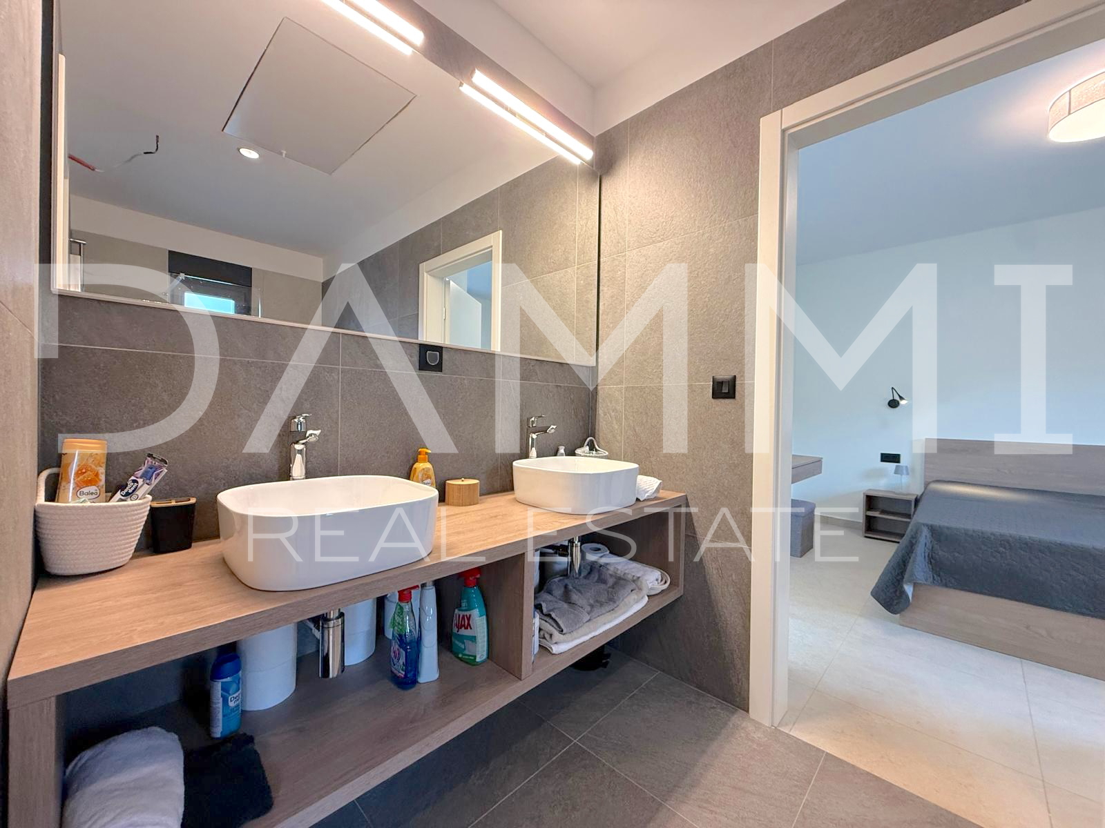 ISTRA&comma; SVETI LOVRE&Ccaron; - MODERNA PRIZEMNICA S BAZENOM U LIJEPOM OKRU&Zcaron;ENJU