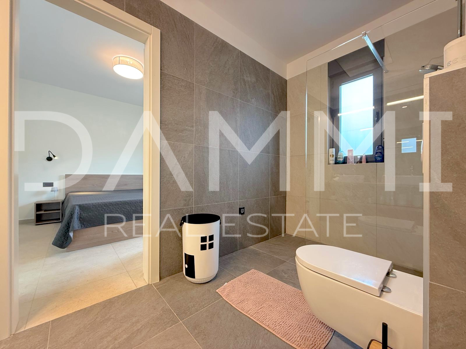 ISTRA&comma; SVETI LOVRE&Ccaron; - MODERNA PRIZEMNICA S BAZENOM U LIJEPOM OKRU&Zcaron;ENJU