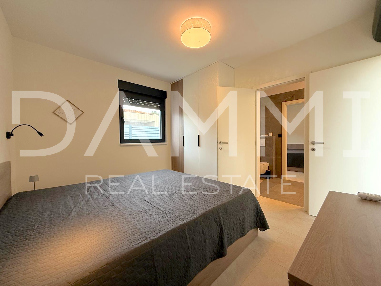 ISTRA&comma; SVETI LOVRE&Ccaron; - MODERNA PRIZEMNICA S BAZENOM U LIJEPOM OKRU&Zcaron;ENJU