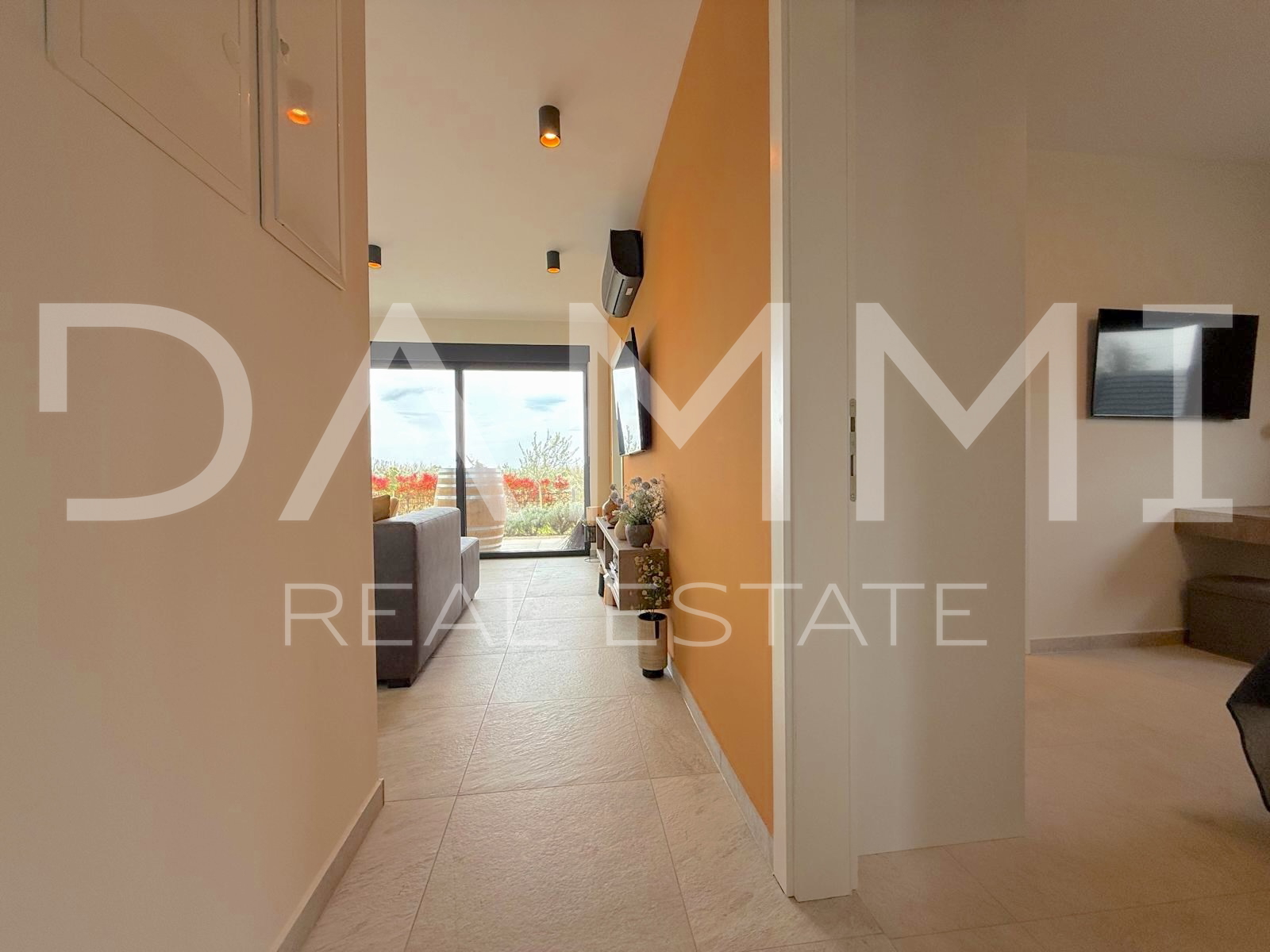 ISTRA&comma; SVETI LOVRE&Ccaron; - MODERNA PRIZEMNICA S BAZENOM U LIJEPOM OKRU&Zcaron;ENJU