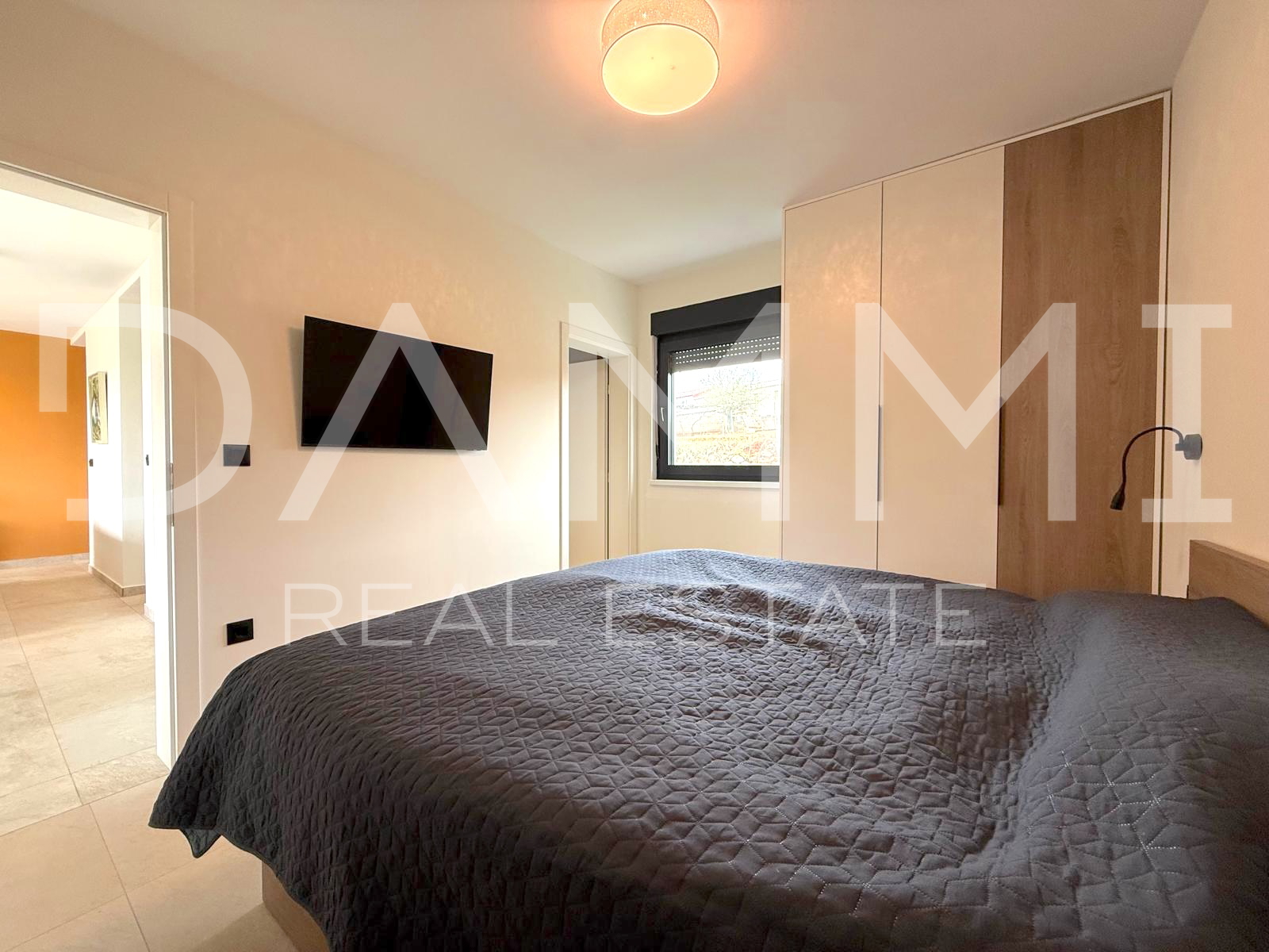 ISTRA&comma; SVETI LOVRE&Ccaron; - MODERNA PRIZEMNICA S BAZENOM U LIJEPOM OKRU&Zcaron;ENJU