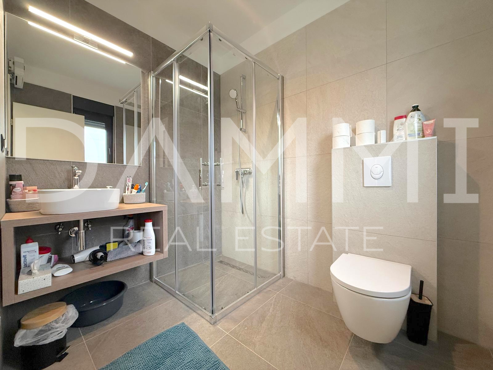 ISTRA&comma; SVETI LOVRE&Ccaron; - MODERNA PRIZEMNICA S BAZENOM U LIJEPOM OKRU&Zcaron;ENJU