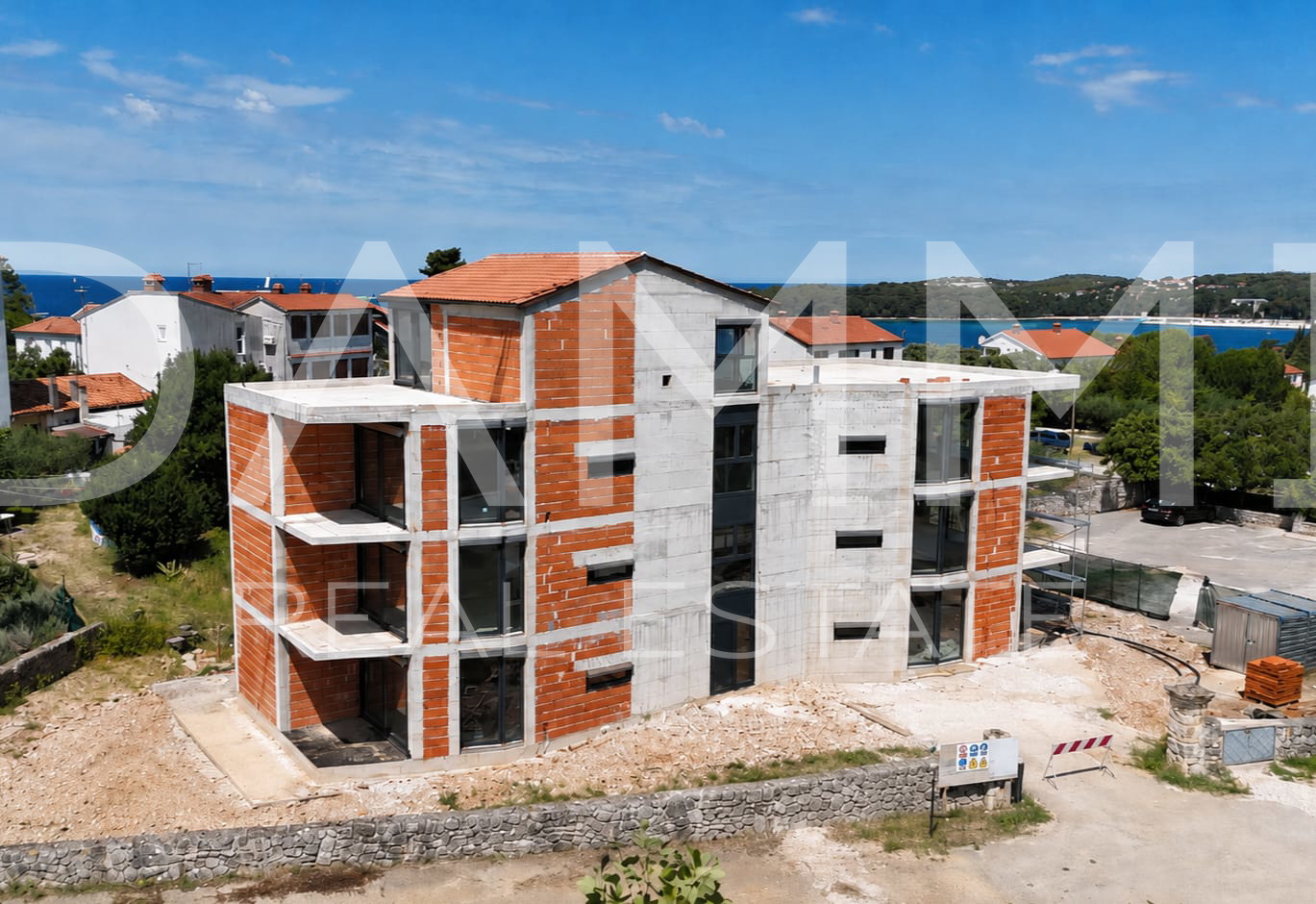 Istra&comma; Rovinj&comma; stan u novogradnji blizu centra i pla&zcaron;e