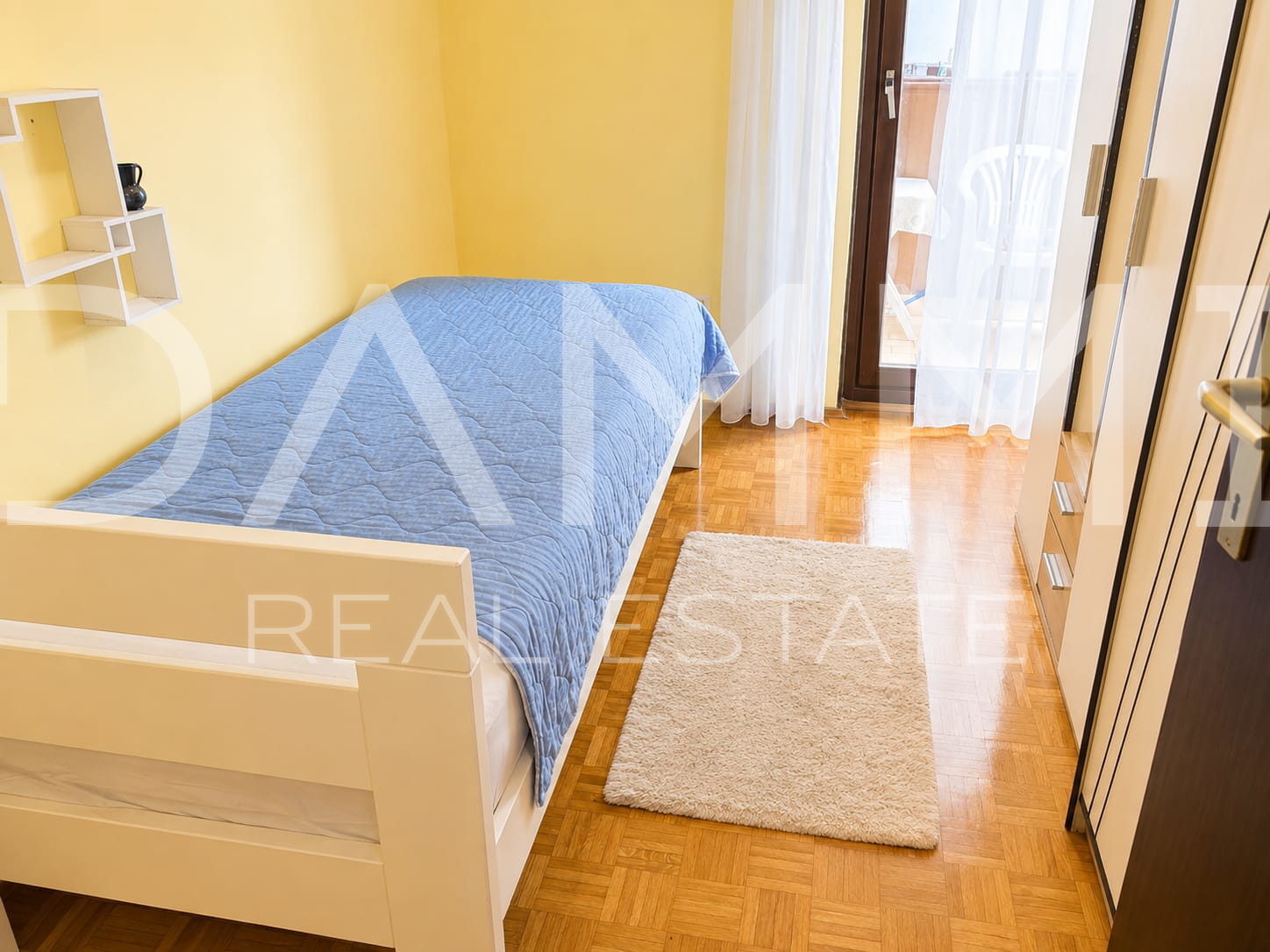 Pula&comma; three-room apartment in the city center with parking