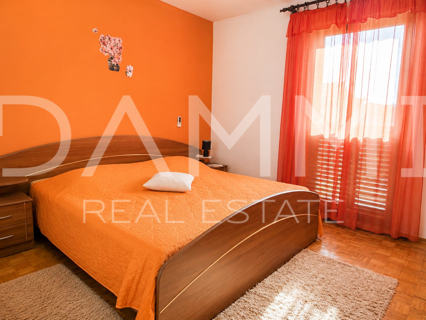 Pula&comma; three-room apartment in the city center with parking