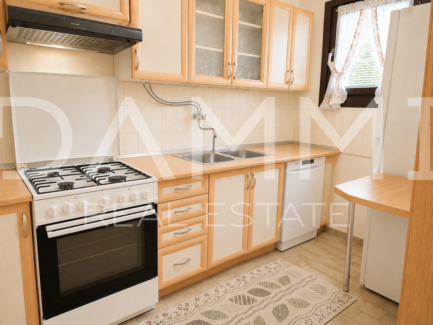 Pula&comma; three-room apartment in the city center with parking